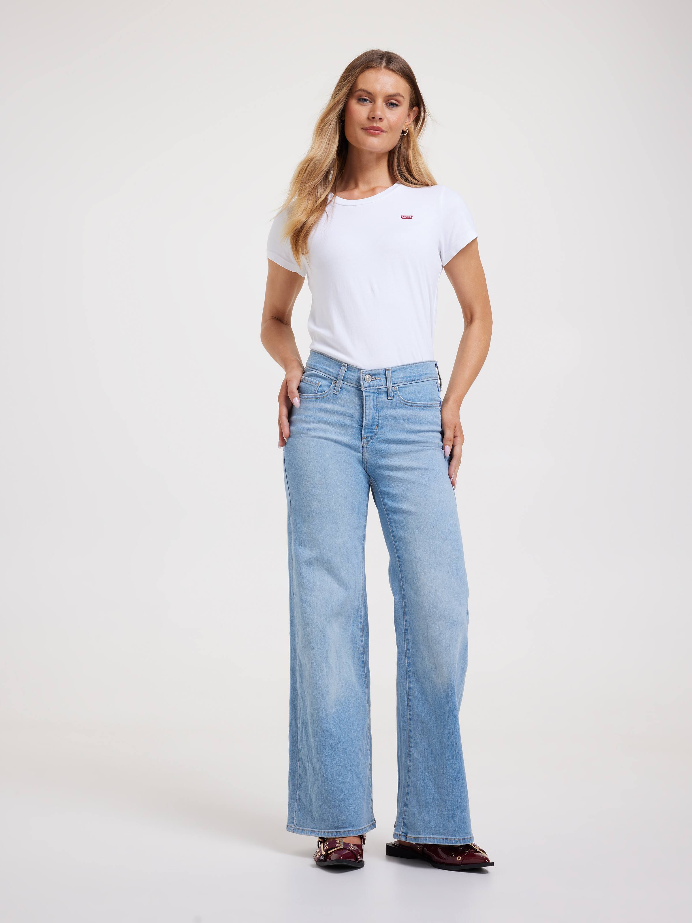 318 Shaping Wide Leg In Tall Glass Of Water