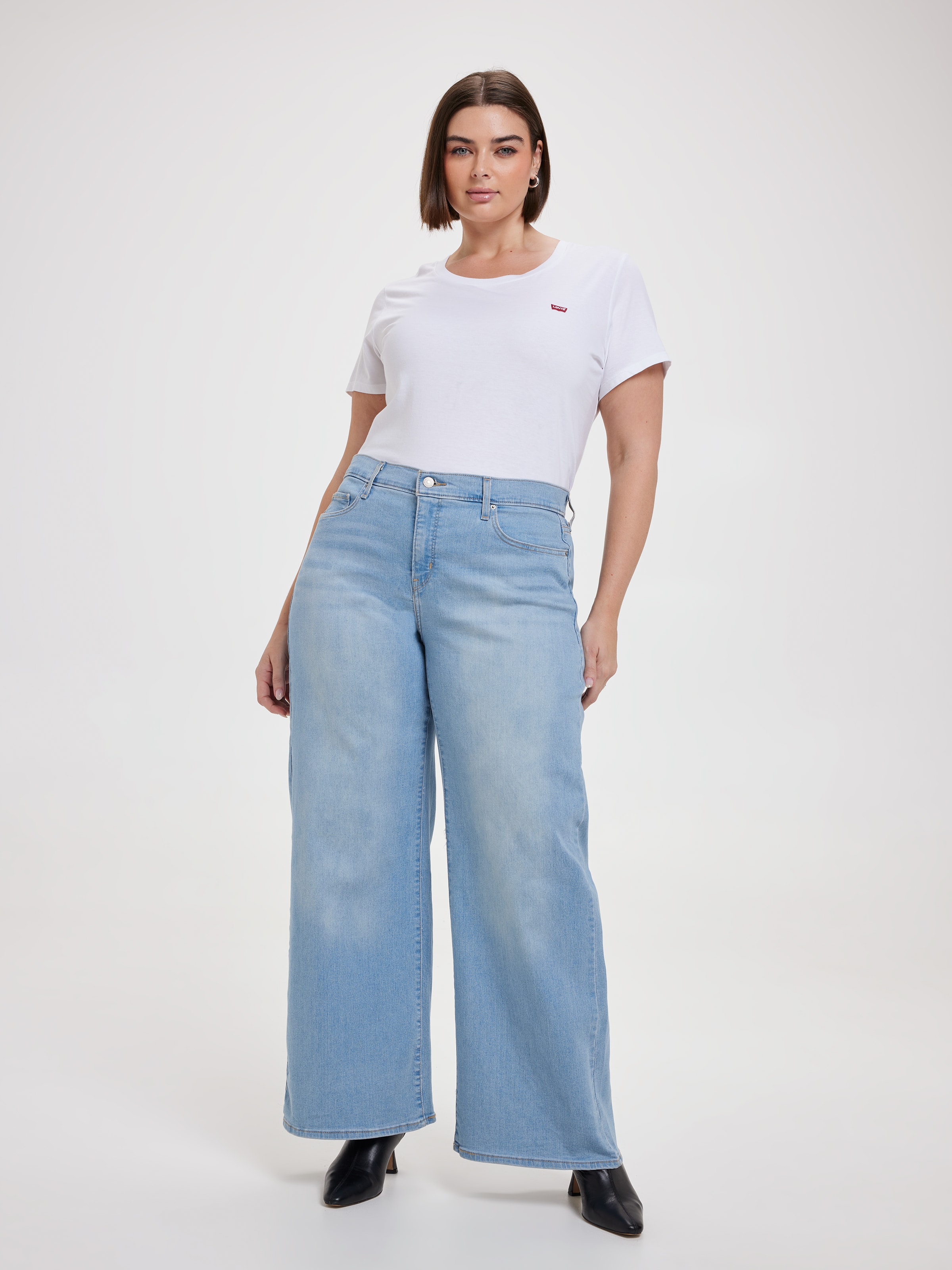 Curve 318 Shaping Wide Jean In Tall Glass Of Water