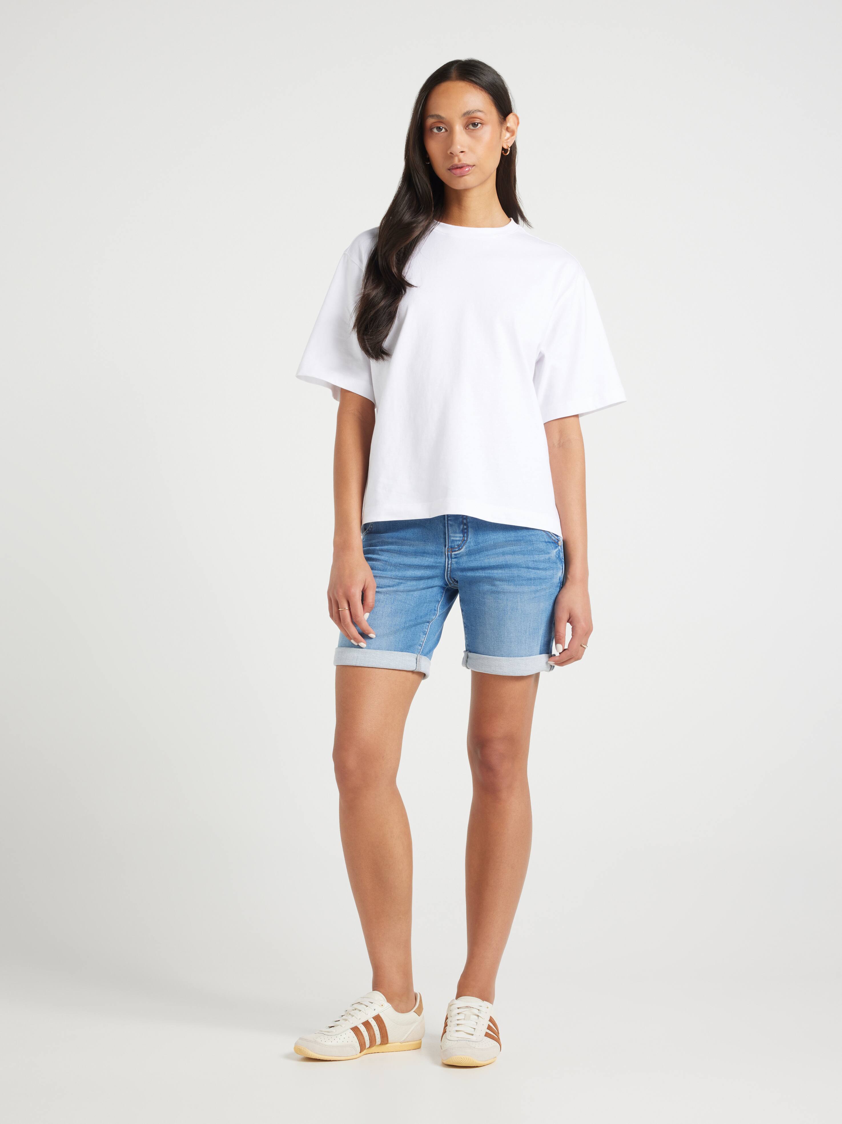 Amaze Mid Rise Girlfriend Short