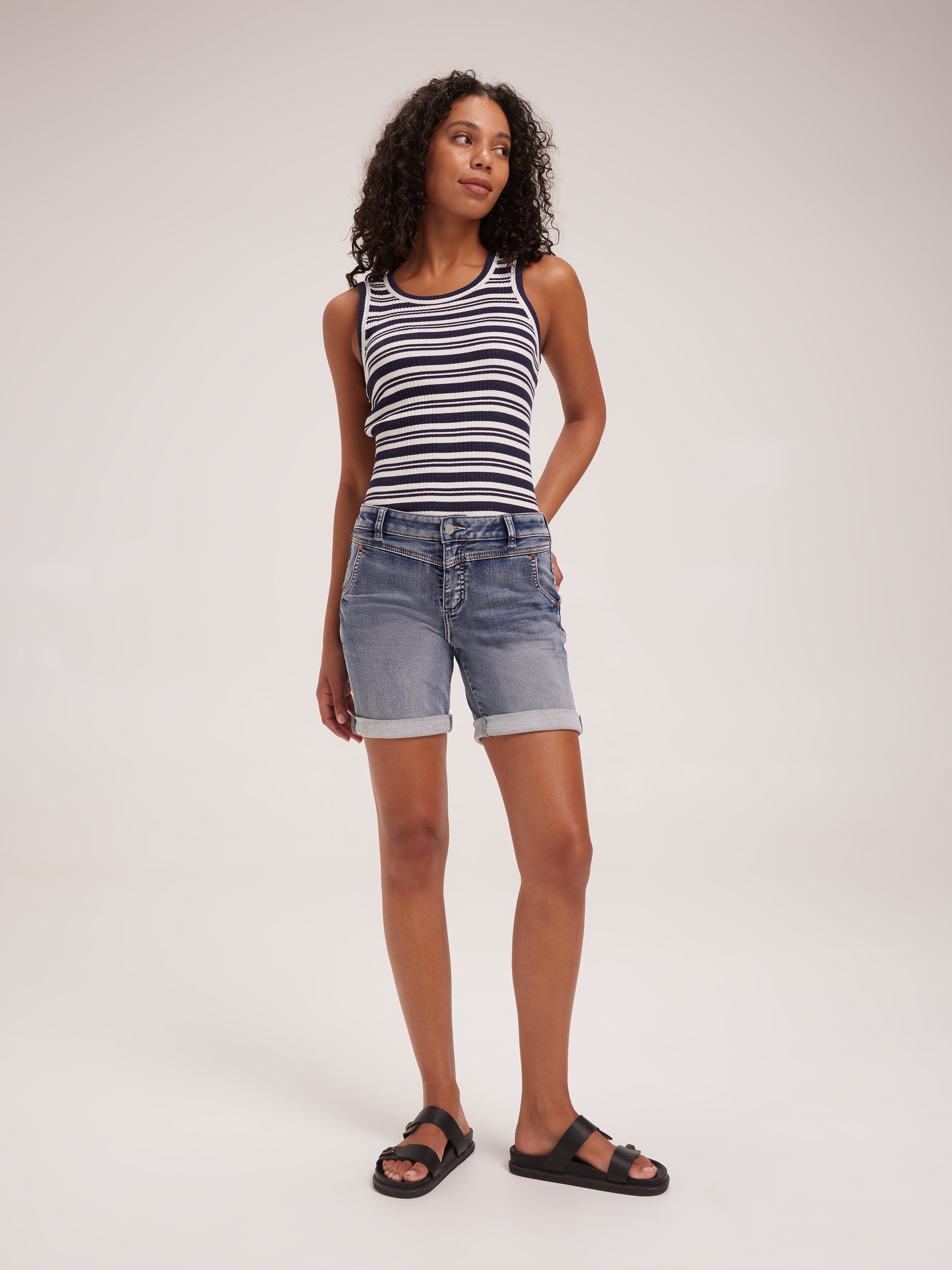 Amaze Mid Rise Girlfriend Short