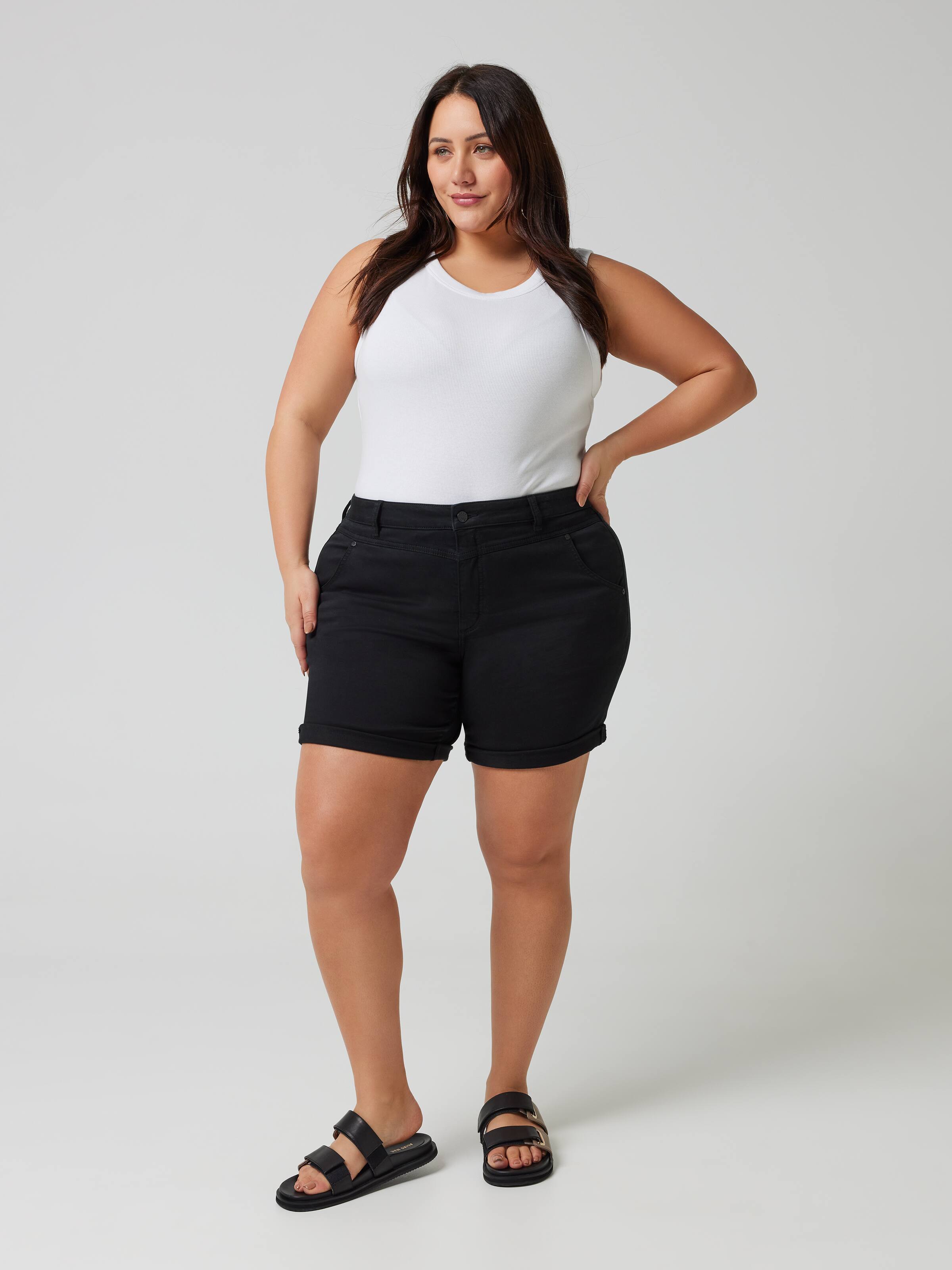 Curve Amaze Mid Rise Girlfriend Short