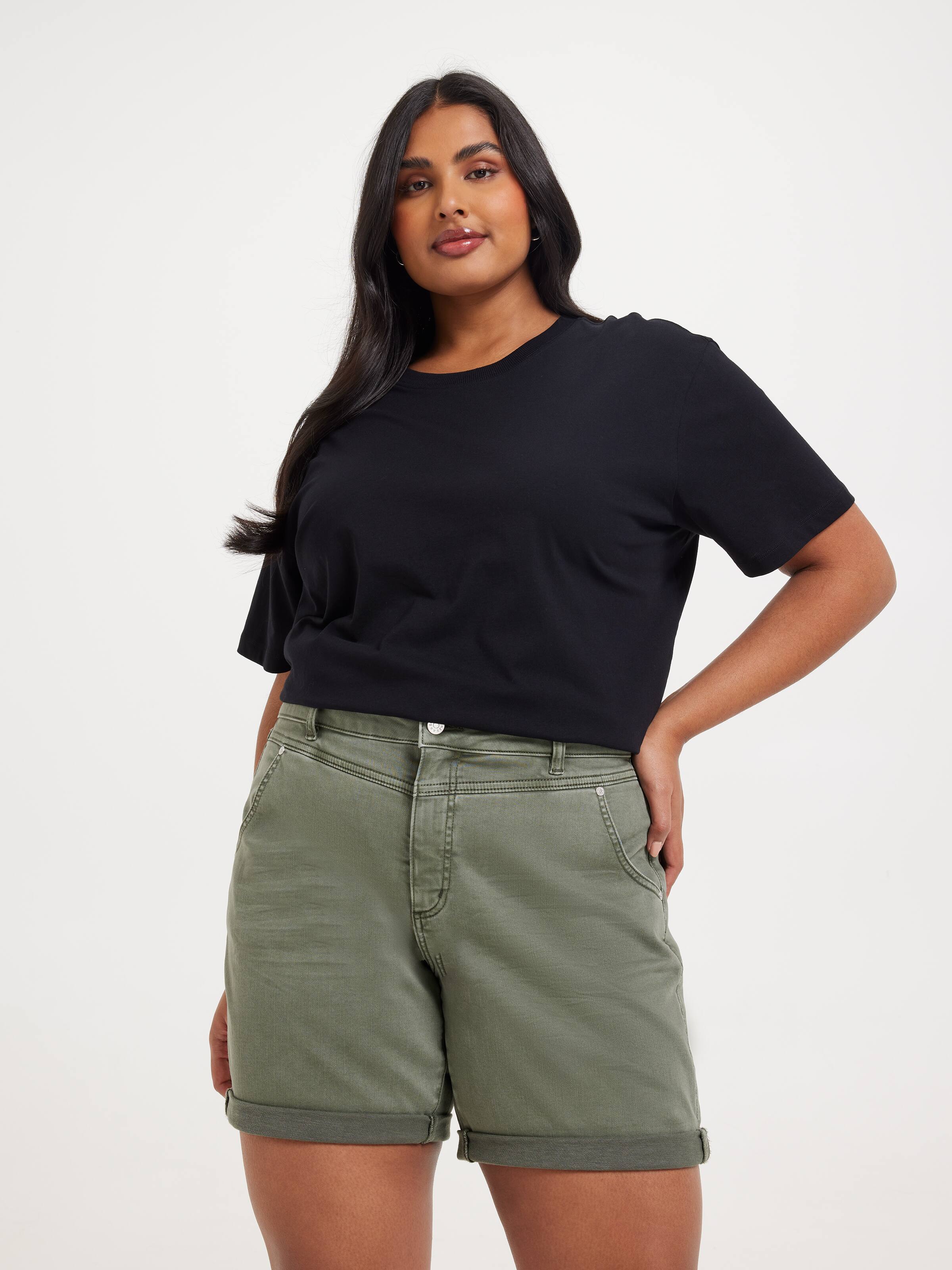 Curve Amaze Mid Rise Girlfriend Short