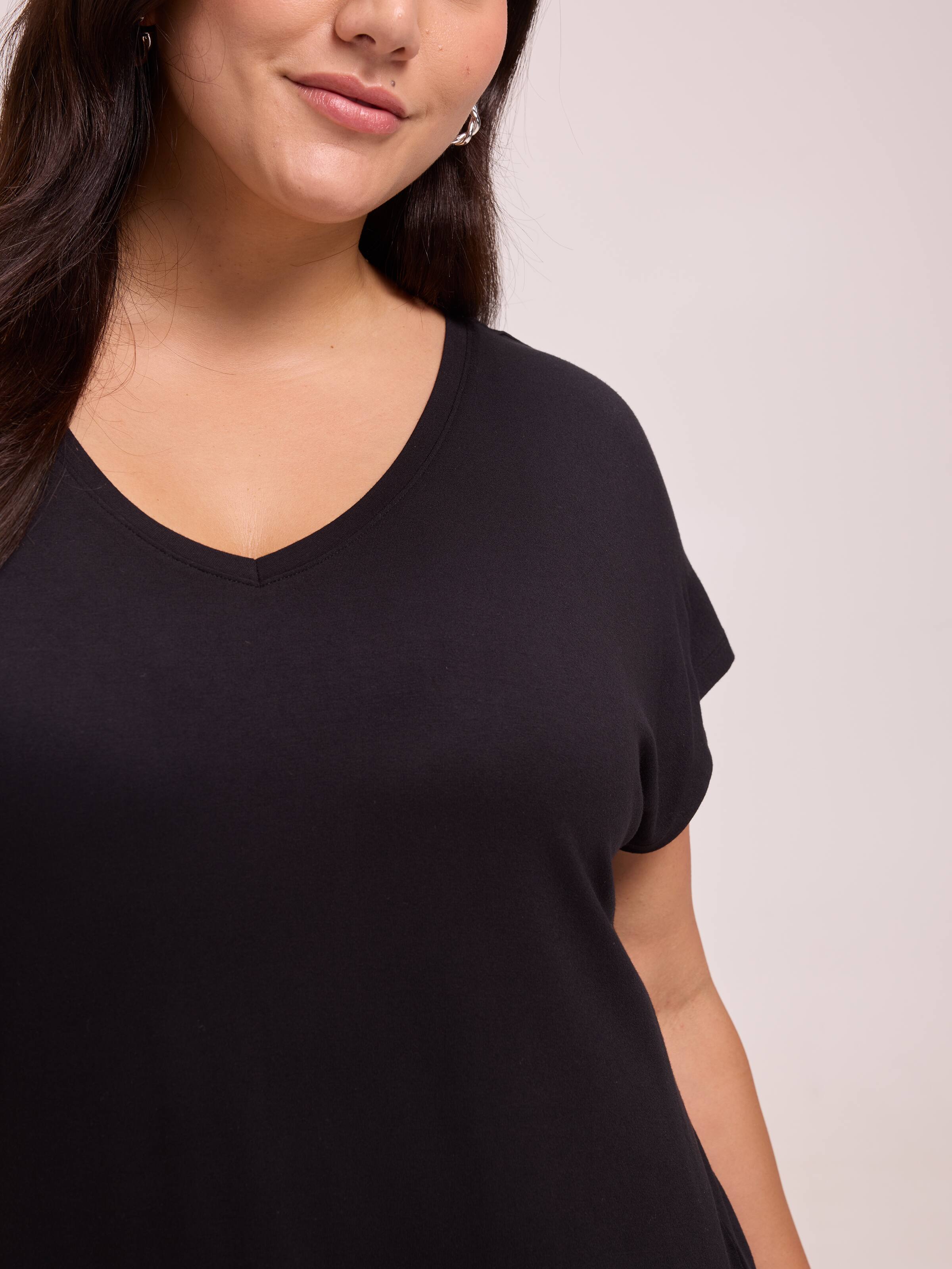 Curve Luxe V Neck Tee
