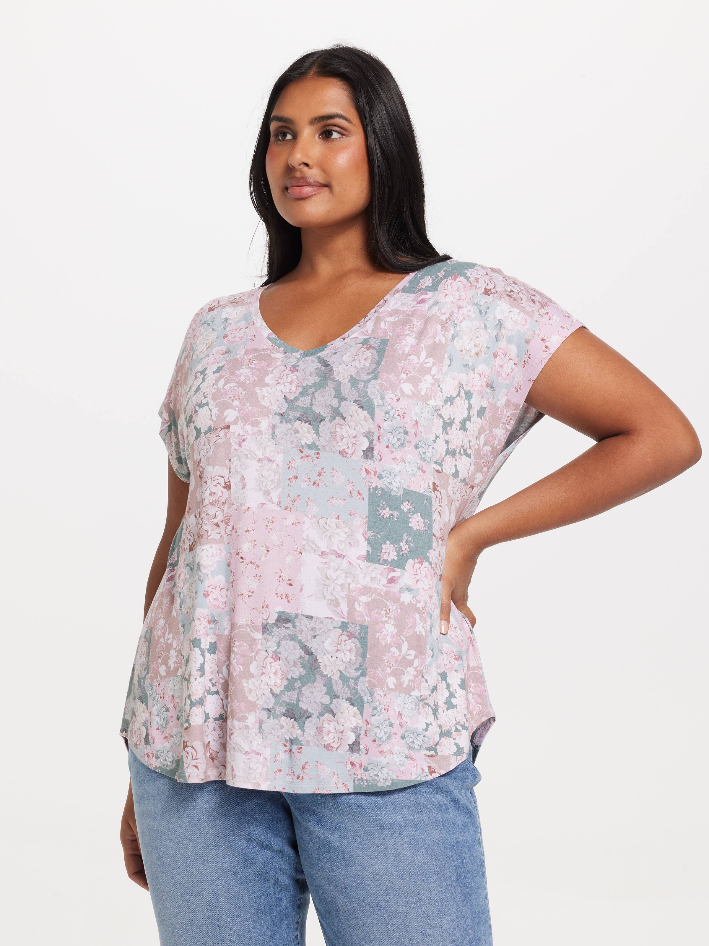 Curve Luxe V Neck Tee