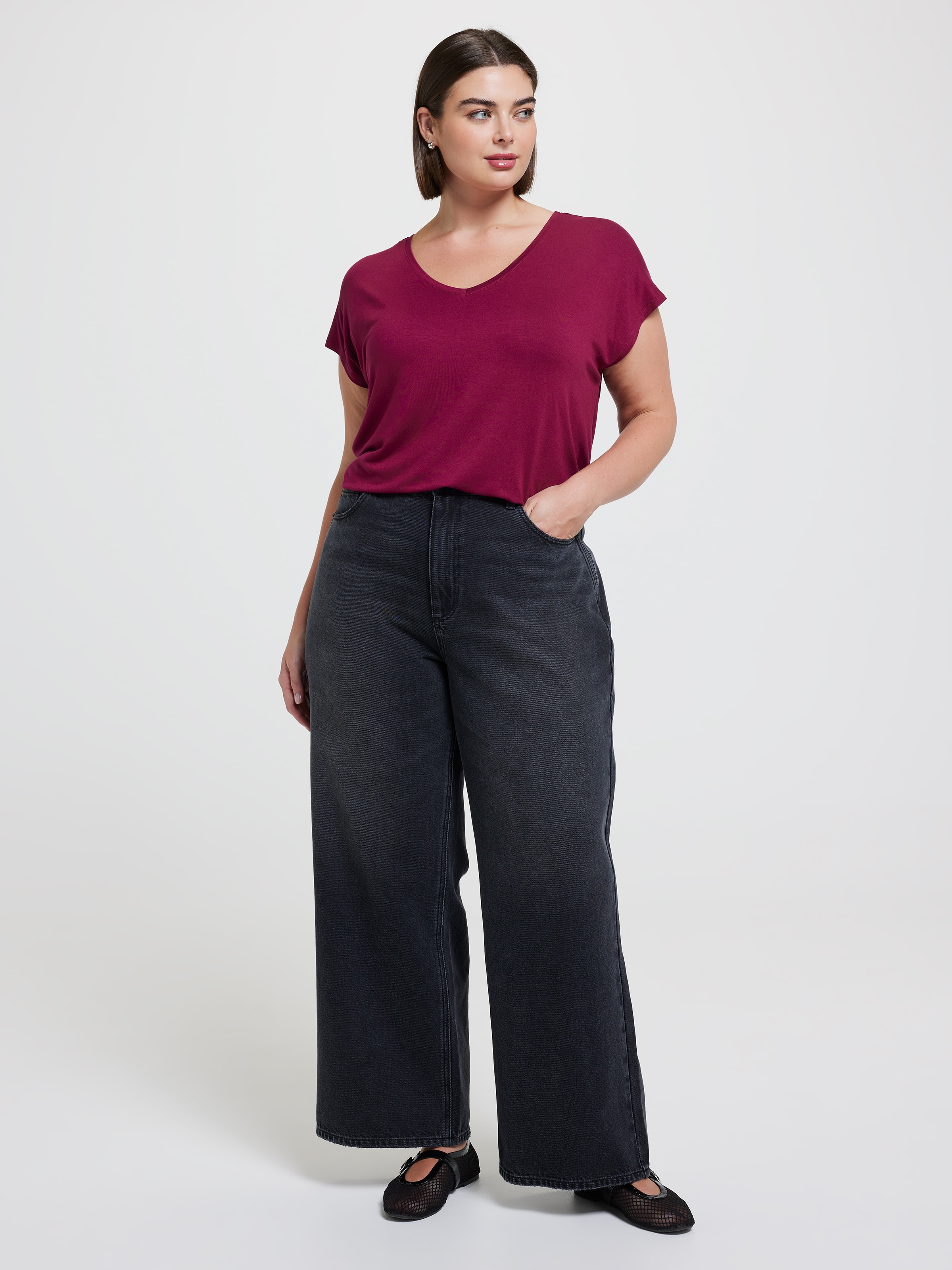 Curve Luxe V Neck Tee