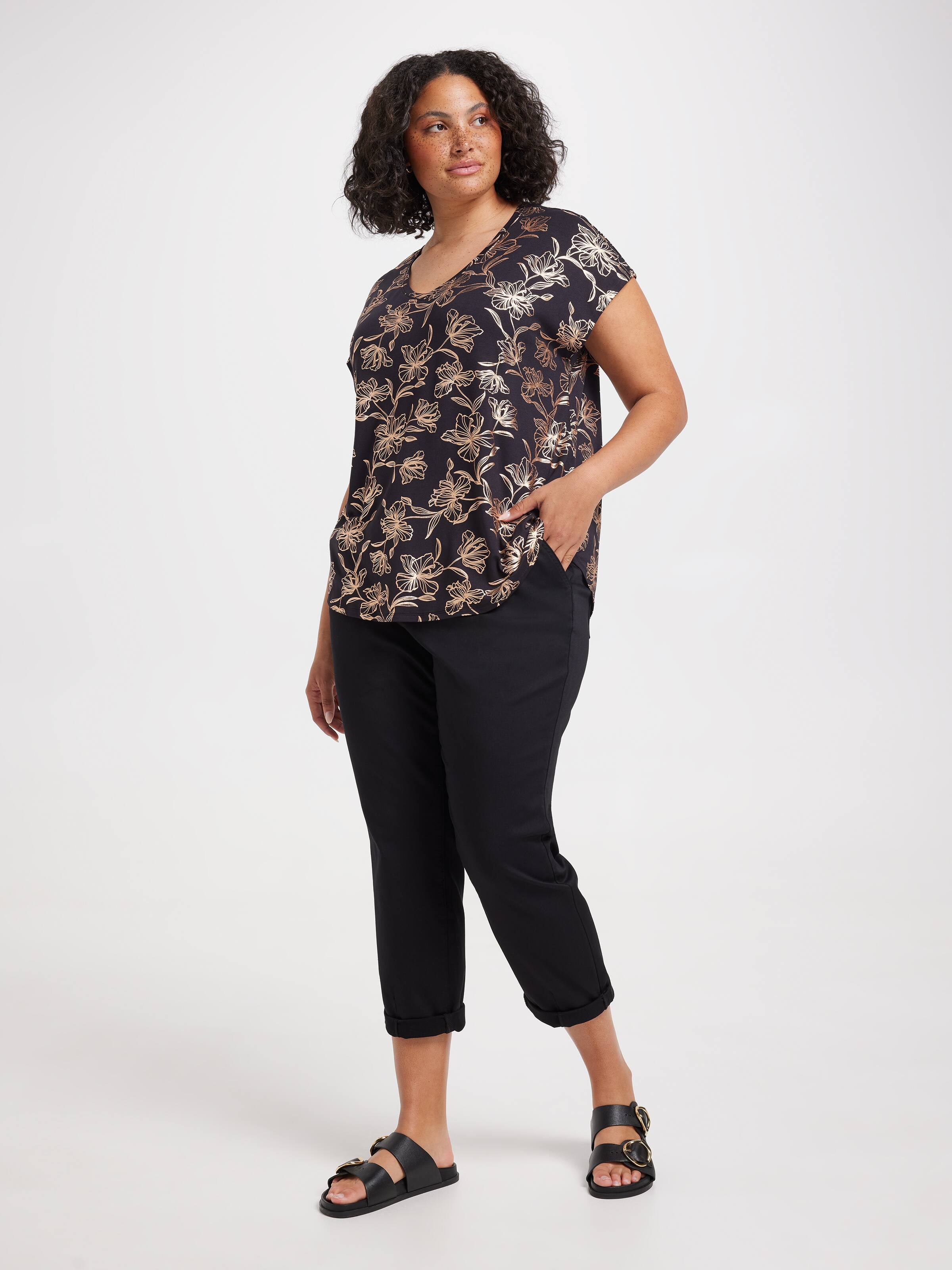 Curve Luxe V Neck Tee