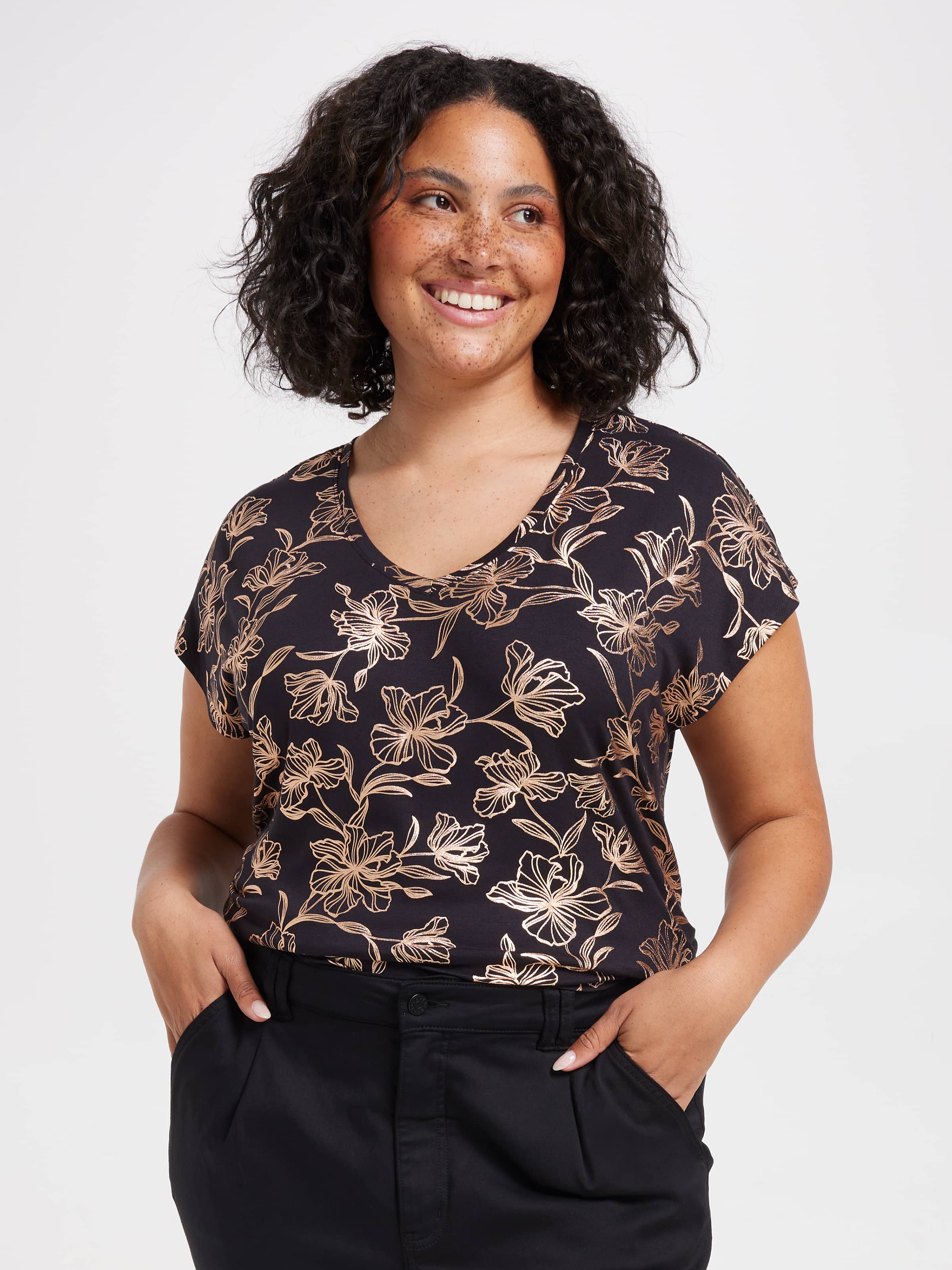 Curve Luxe V Neck Tee