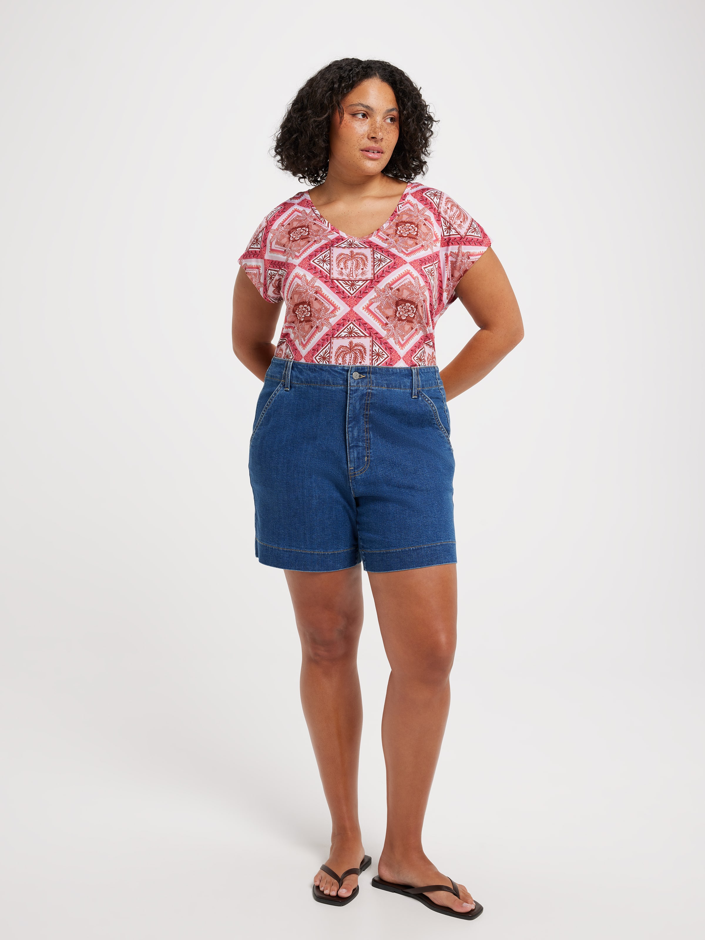 Curve Luxe V Neck Tee