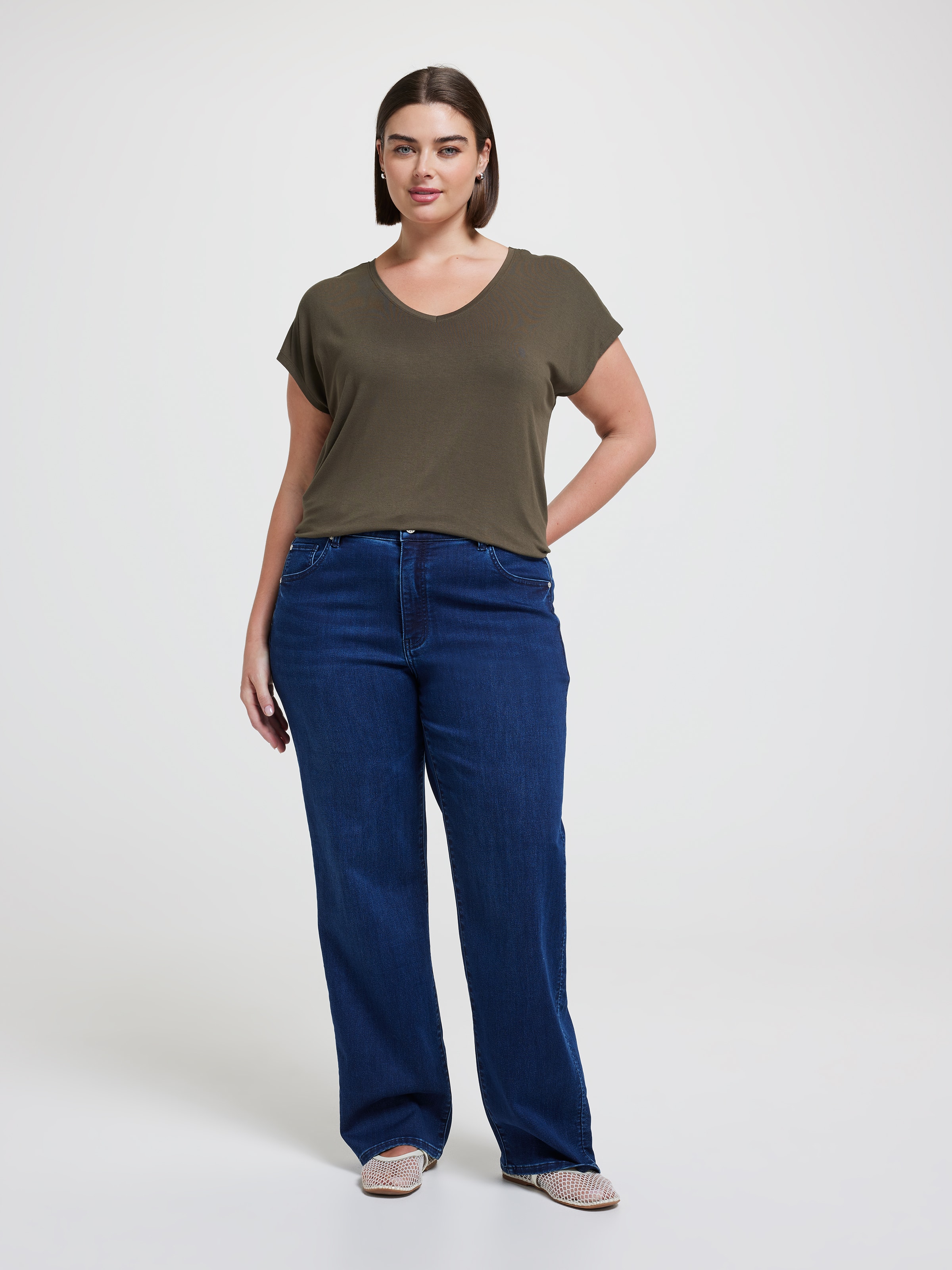 Curve Luxe V Neck Tee