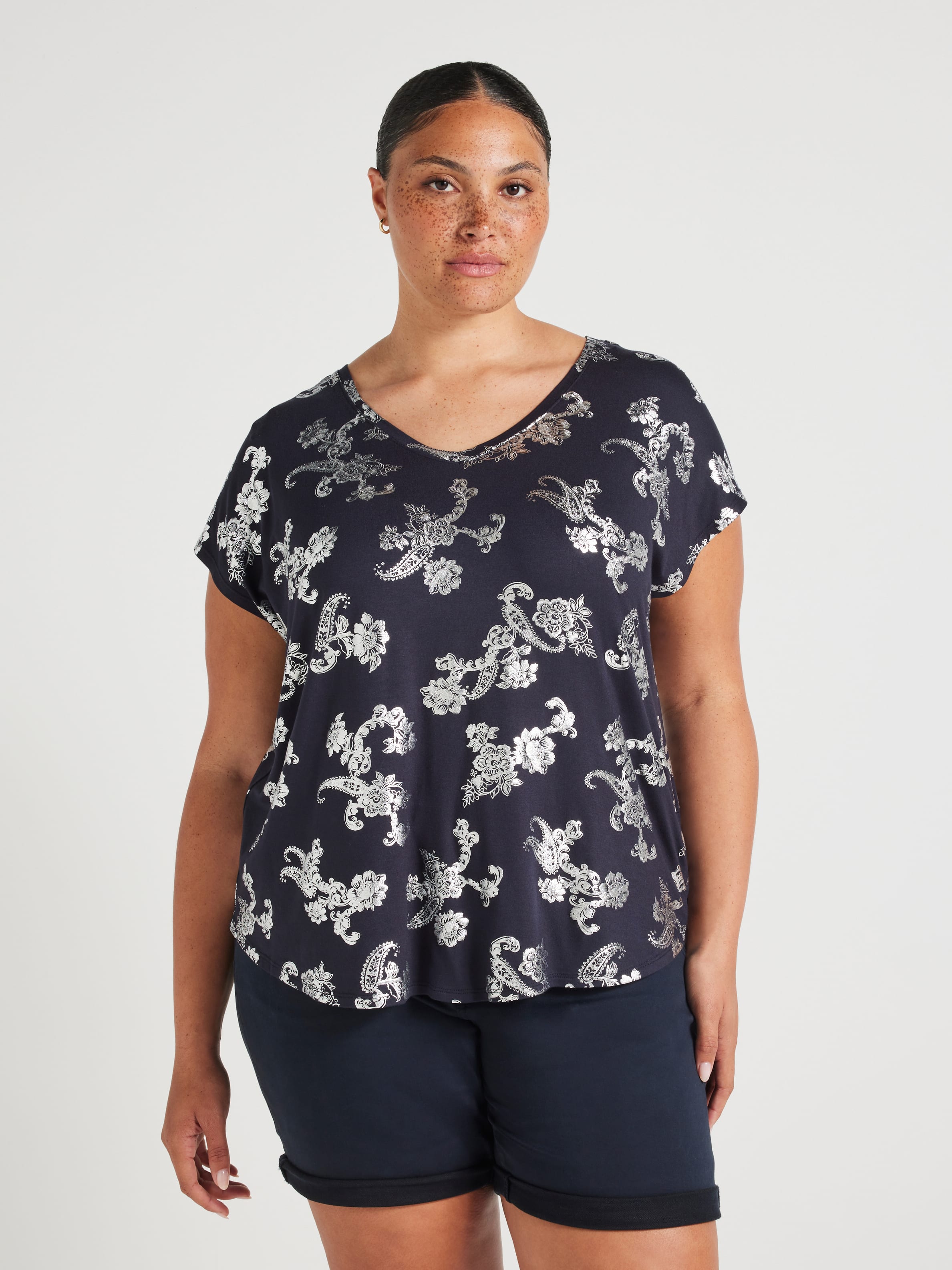 Curve Luxe V Neck Tee