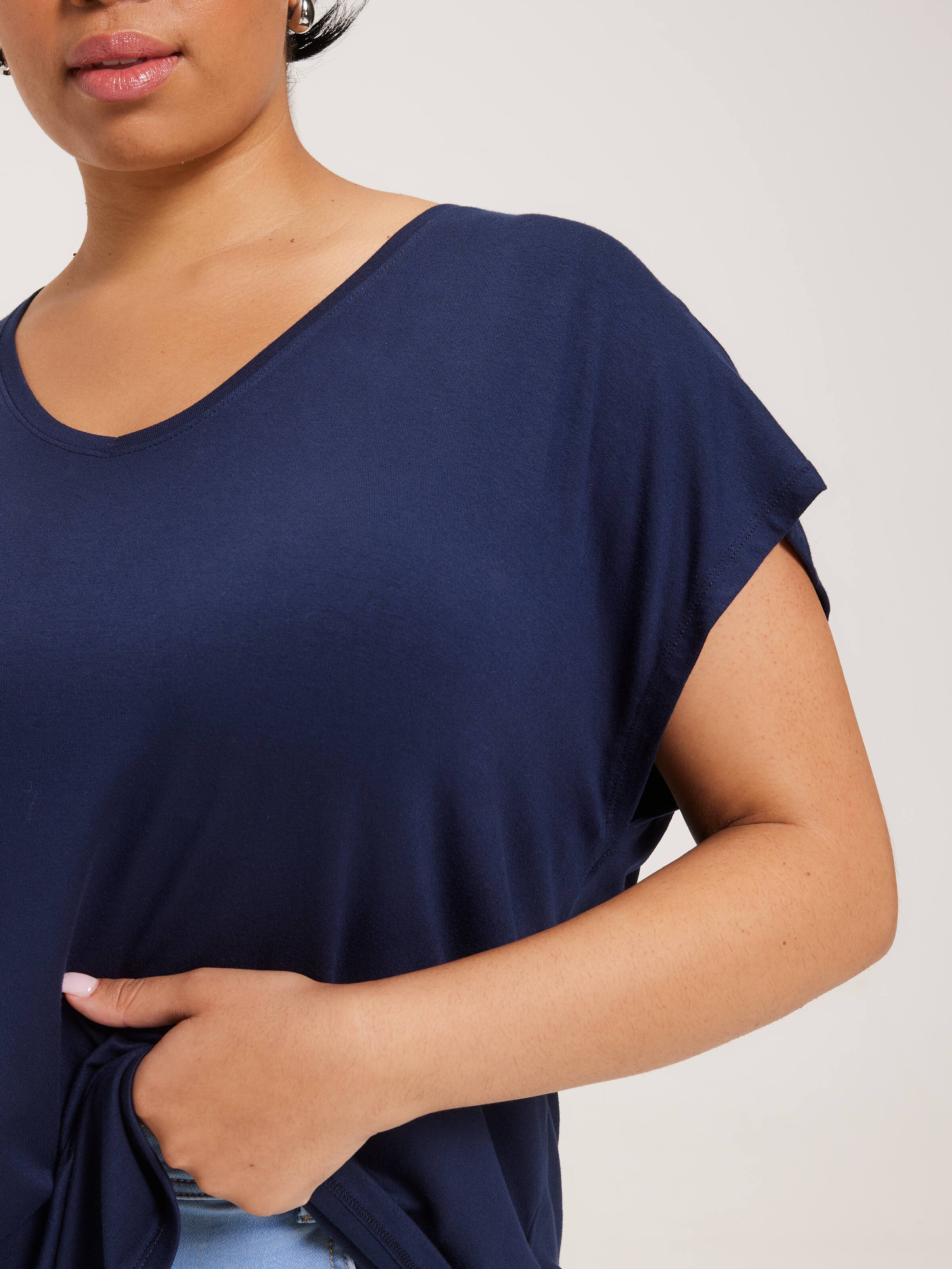 Curve Luxe V Neck Tee