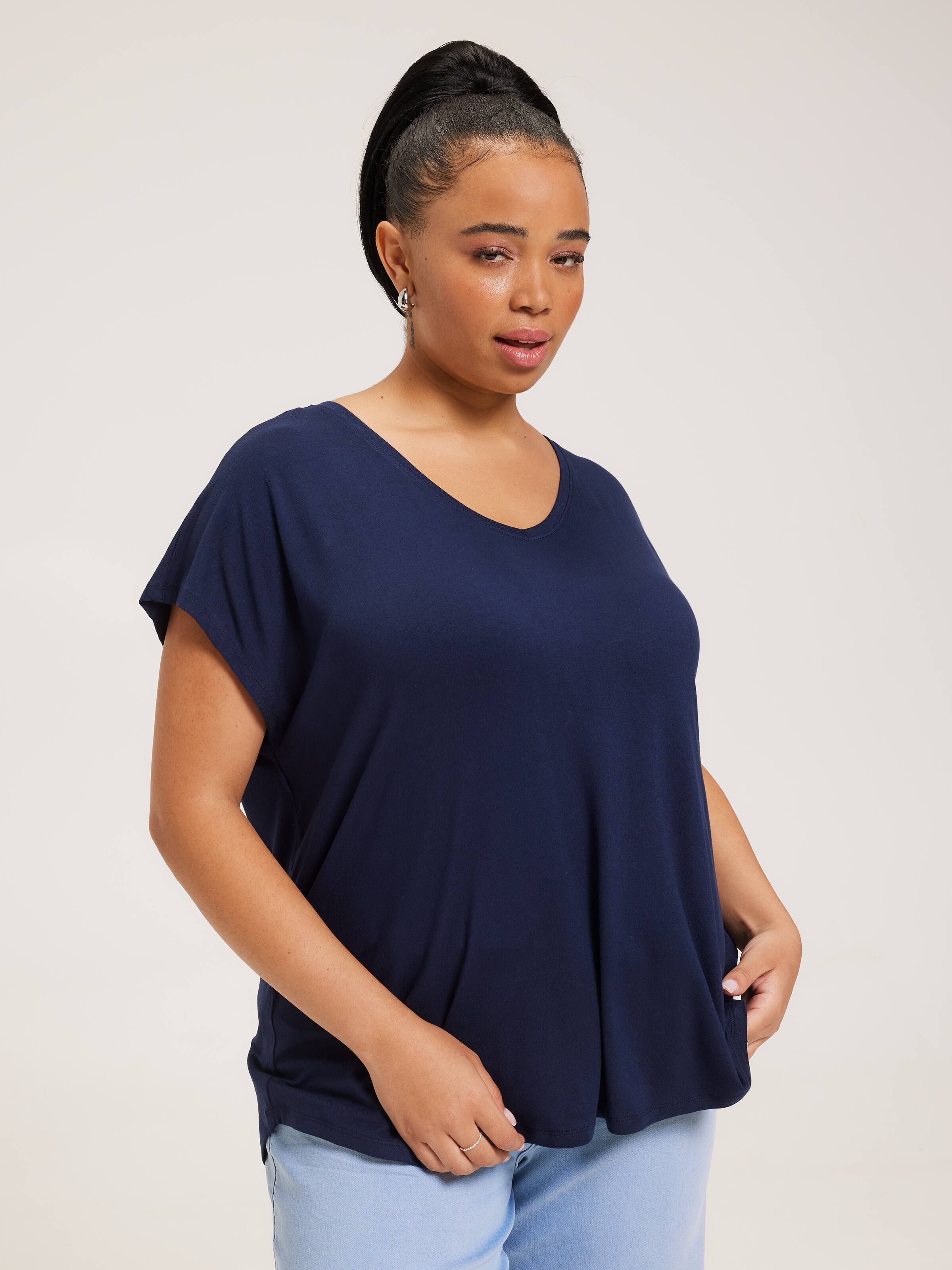 Curve Luxe V Neck Tee