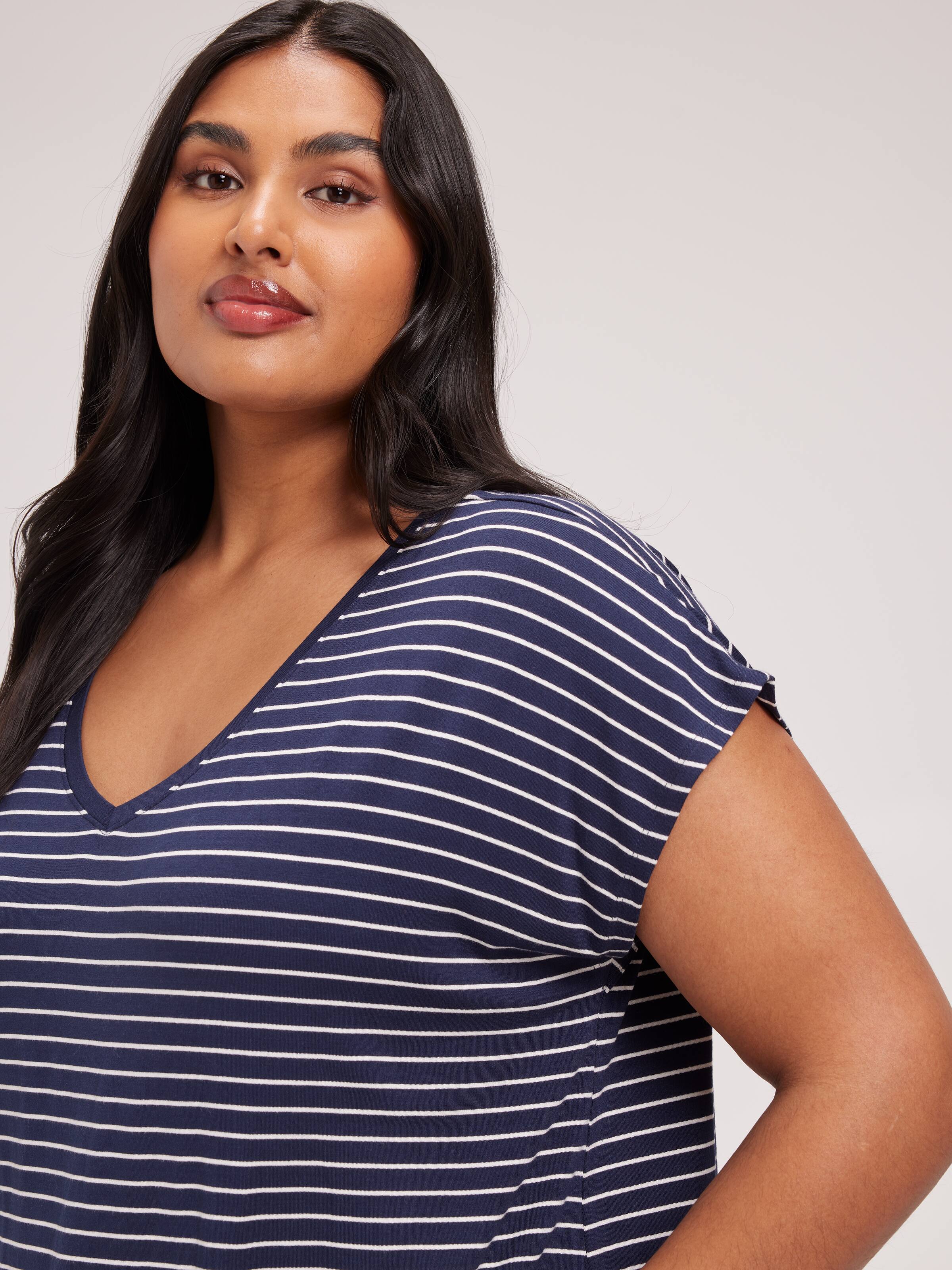 Curve Luxe V Neck Tee