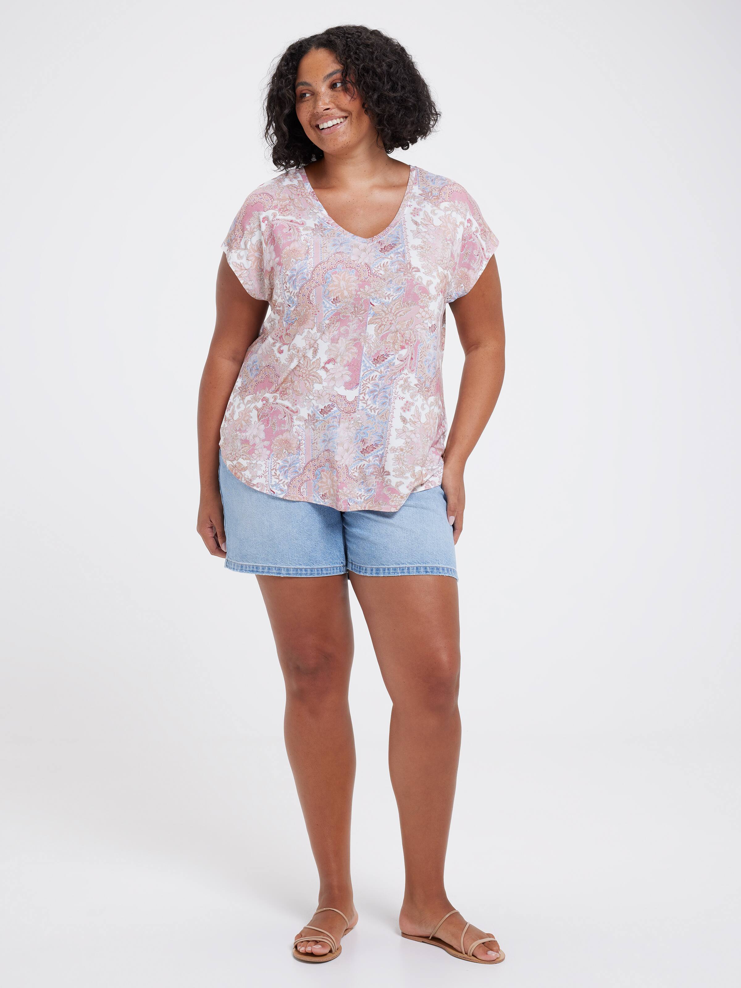 Curve Luxe V Neck Tee