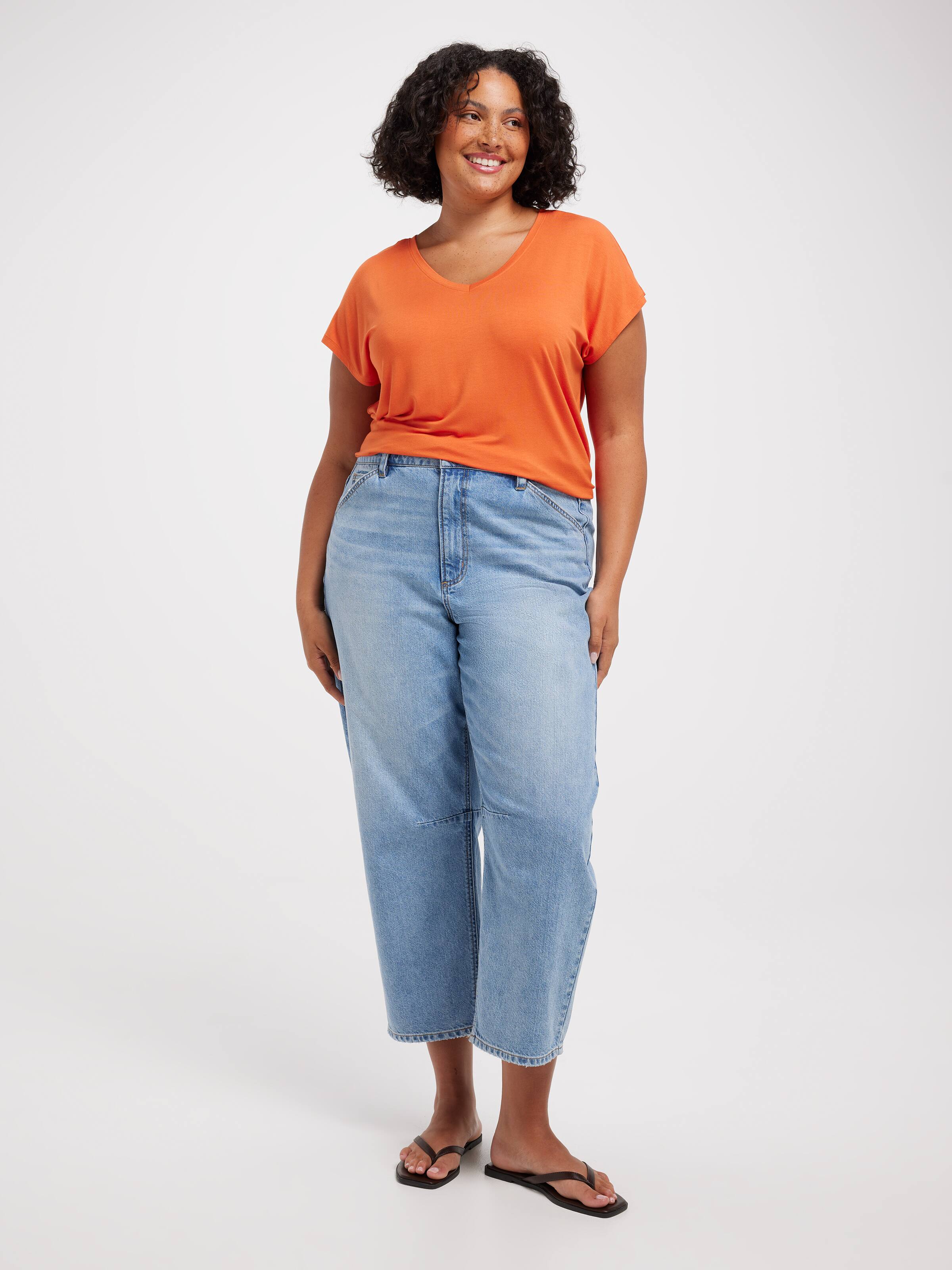 Curve Luxe V Neck Tee