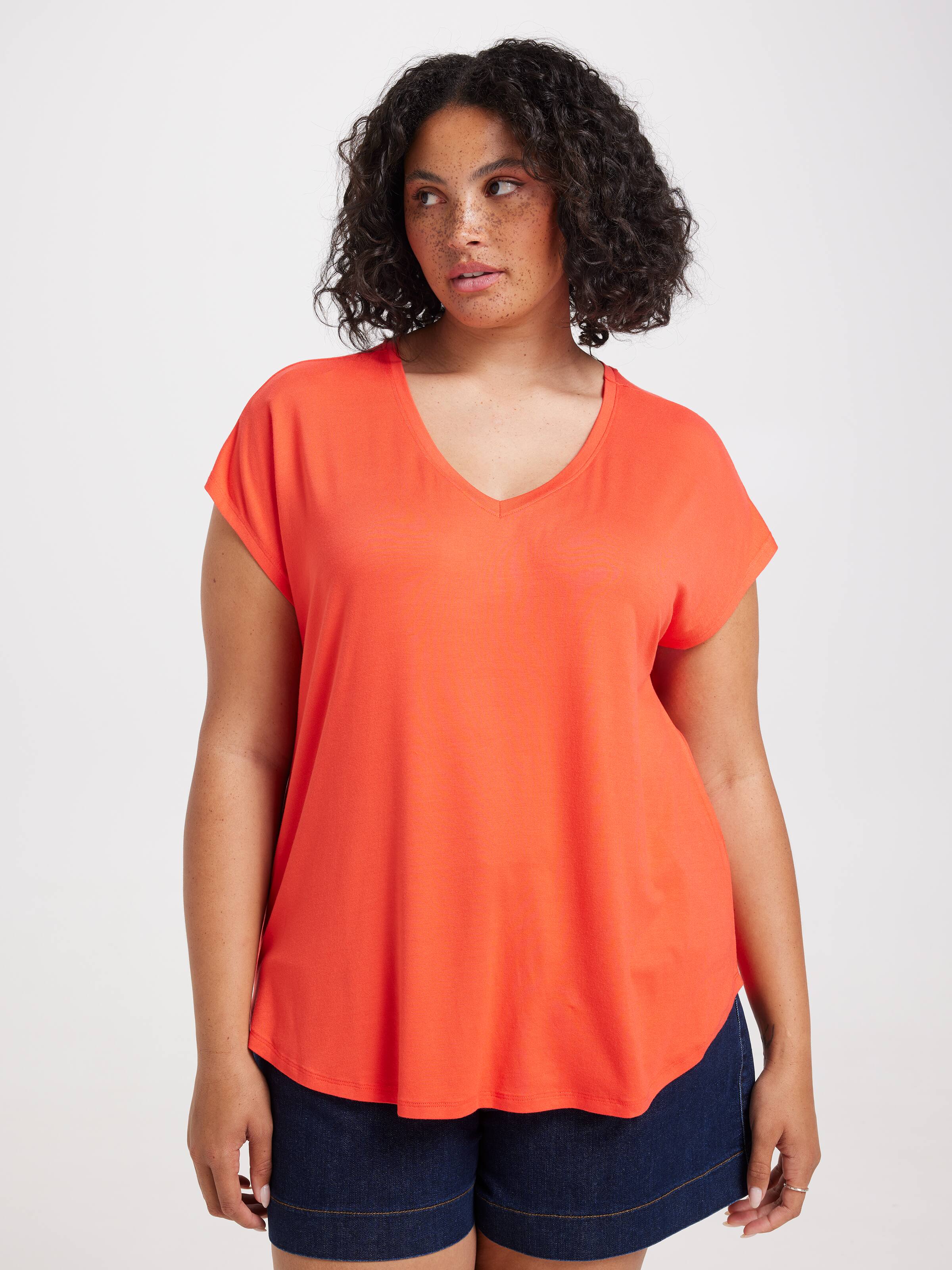 Curve Luxe V Neck Tee