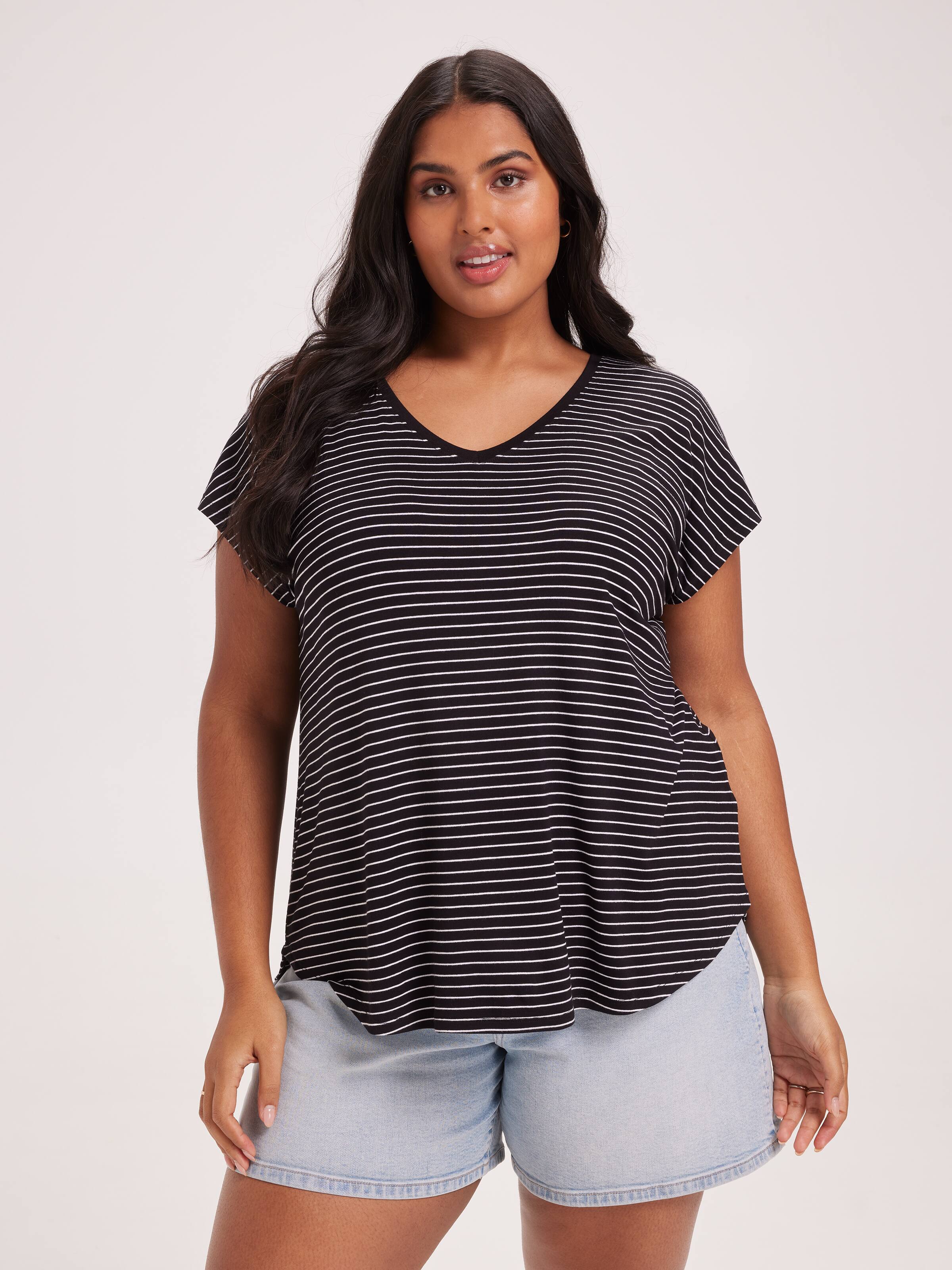 Curve Luxe V Neck Tee