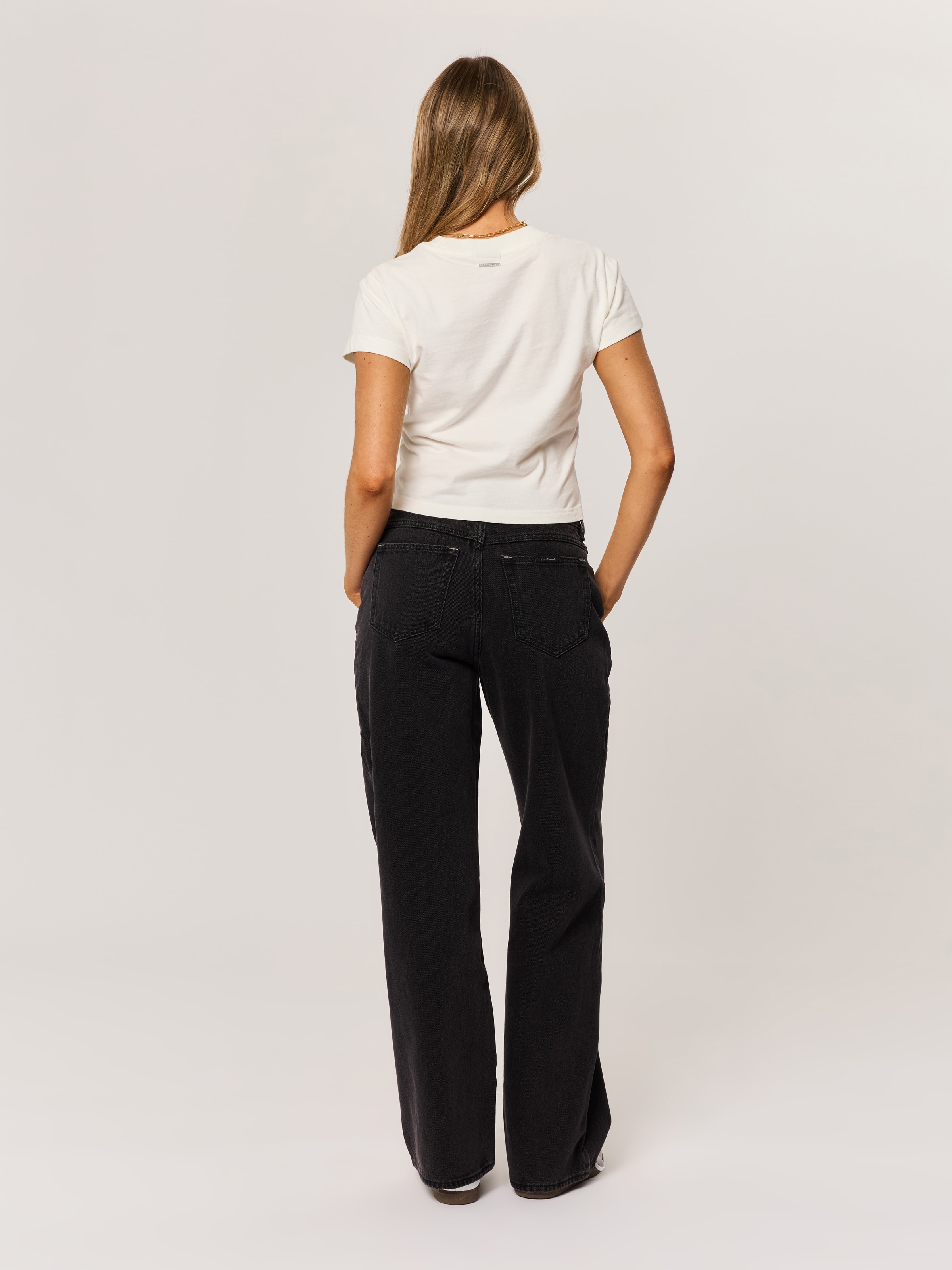 Mid Loose Jean In Washed Black Amanda