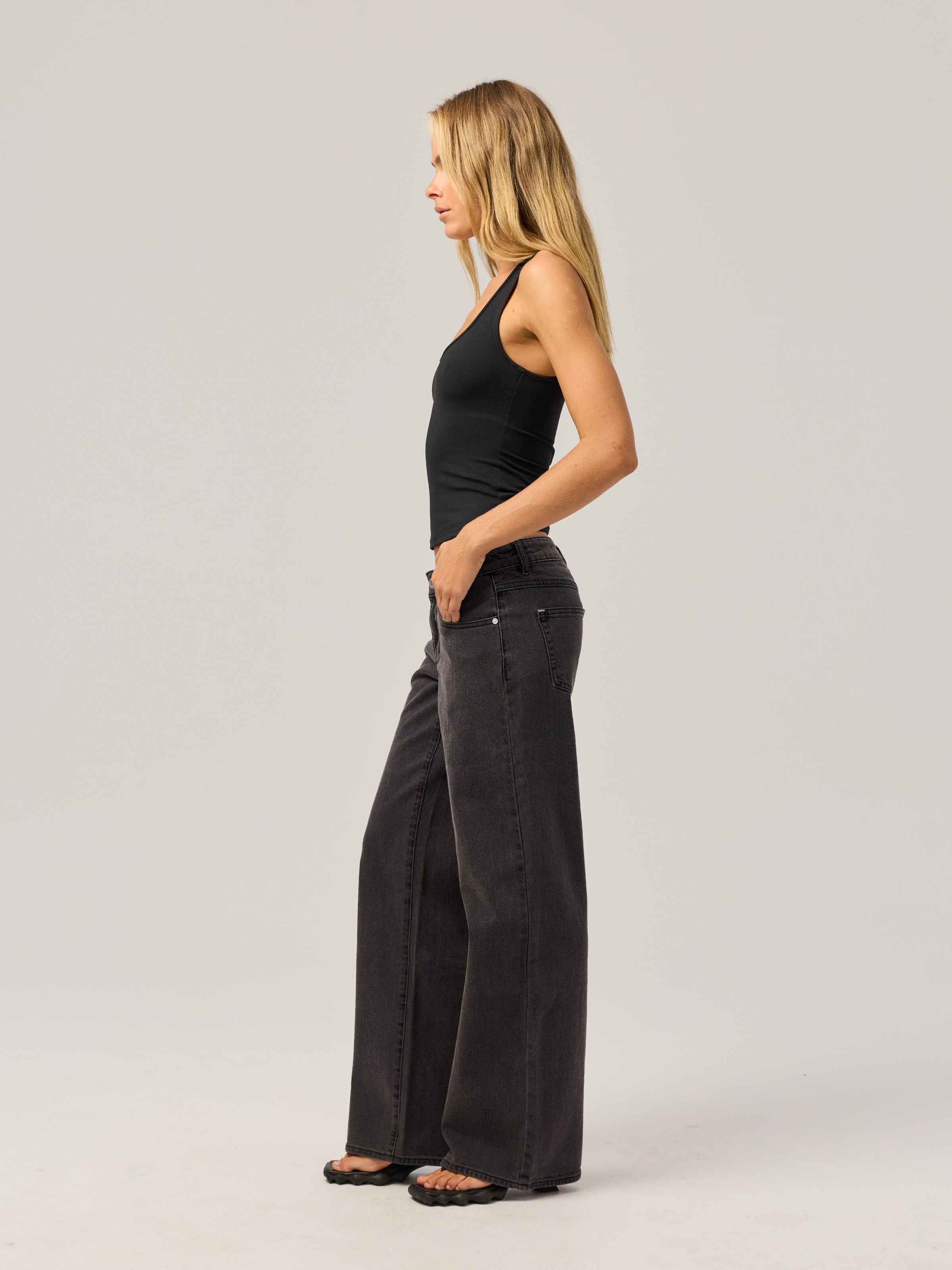 Low Rise Wide Leg Jean In Grace