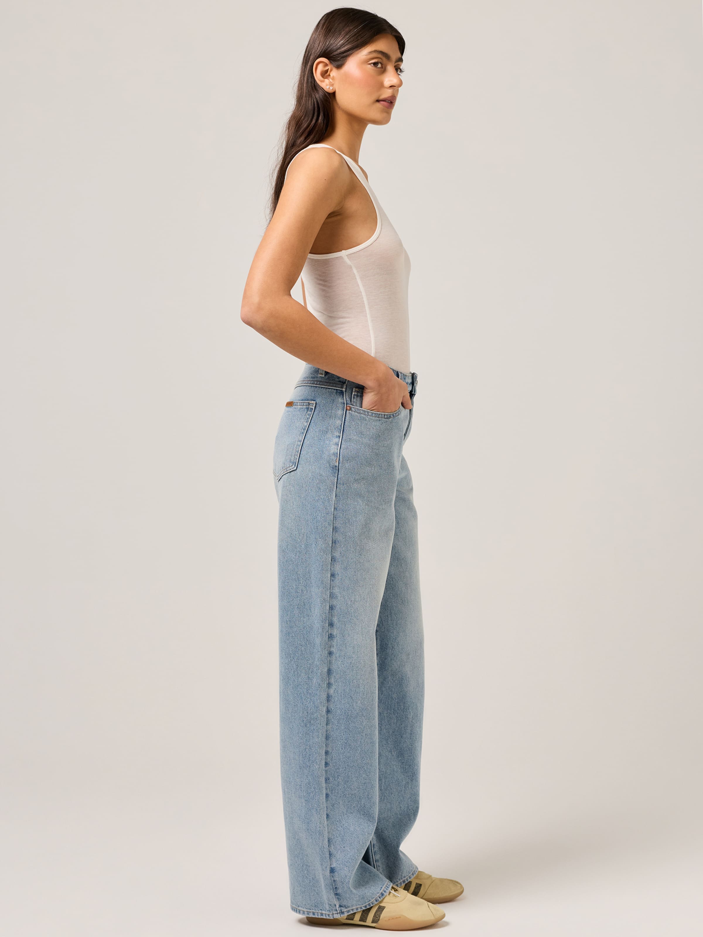 Mid Rise Loose Jean In Aleena