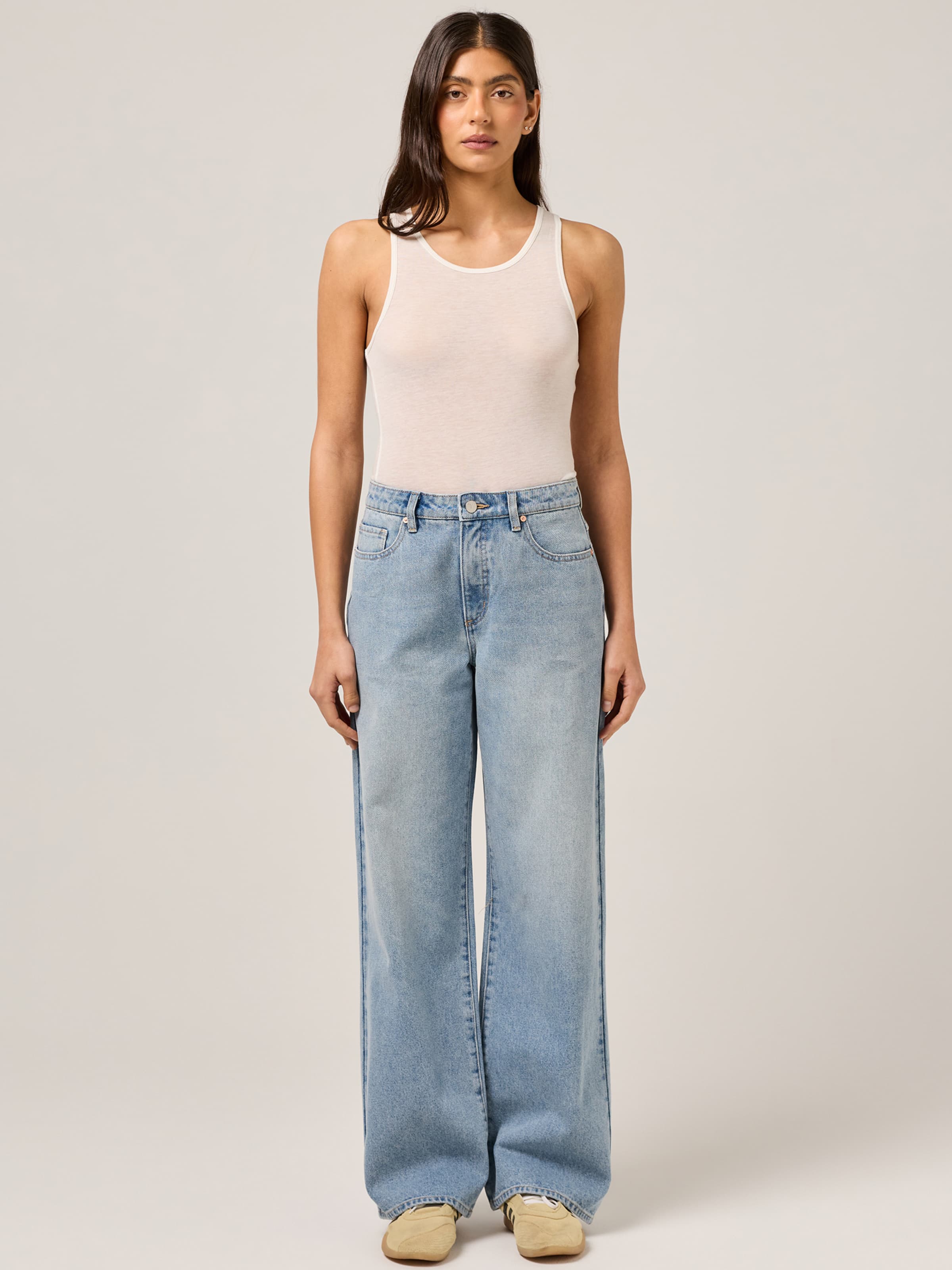Mid Rise Loose Jean In Aleena