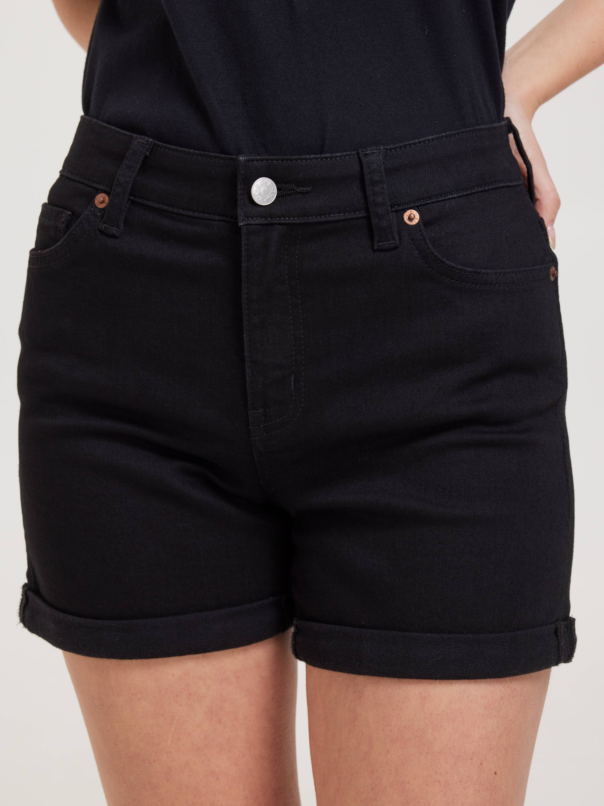 Mid Thigh Short In Jet Black