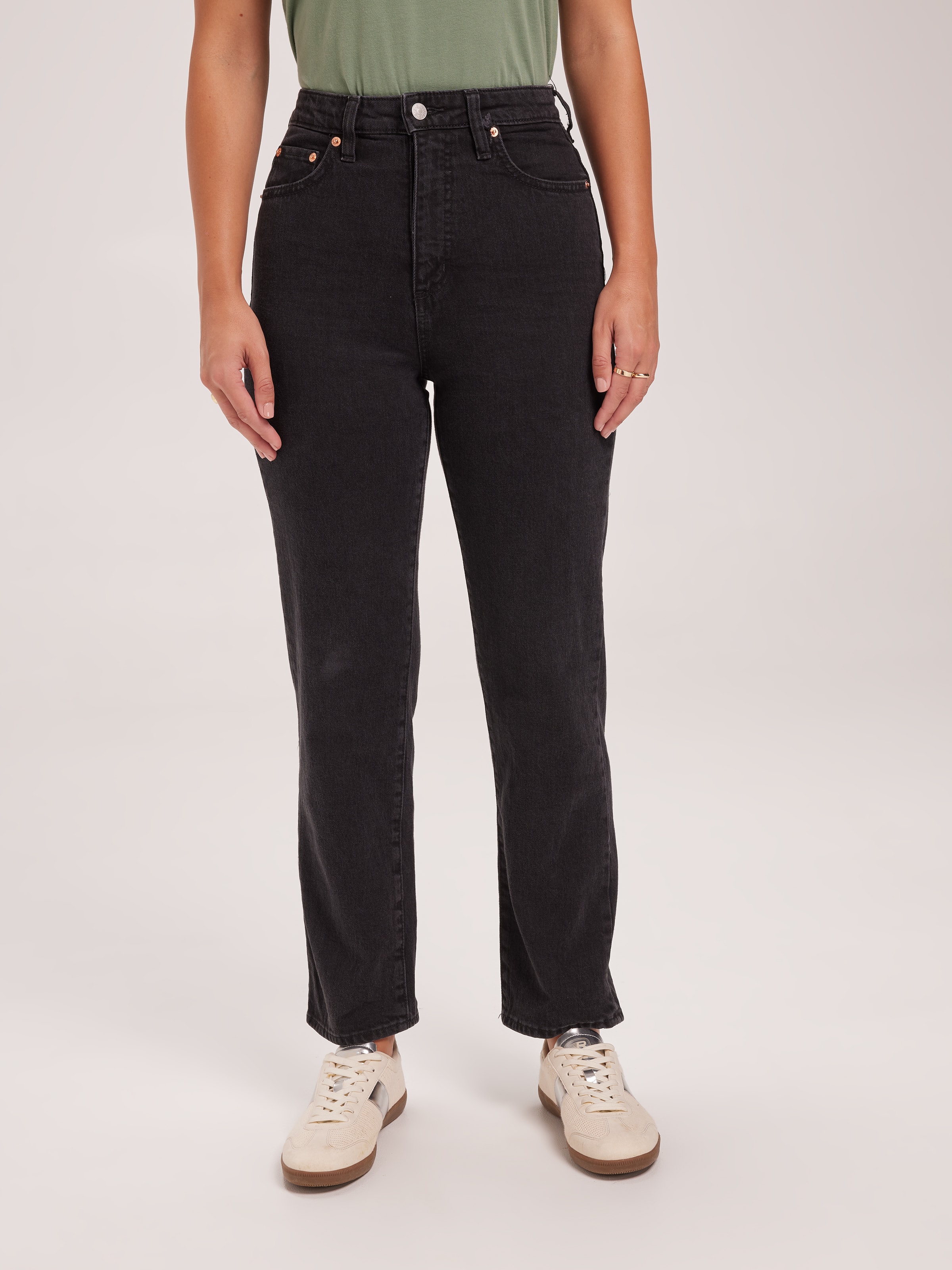 Hi Straight Curvy In Black Murmur