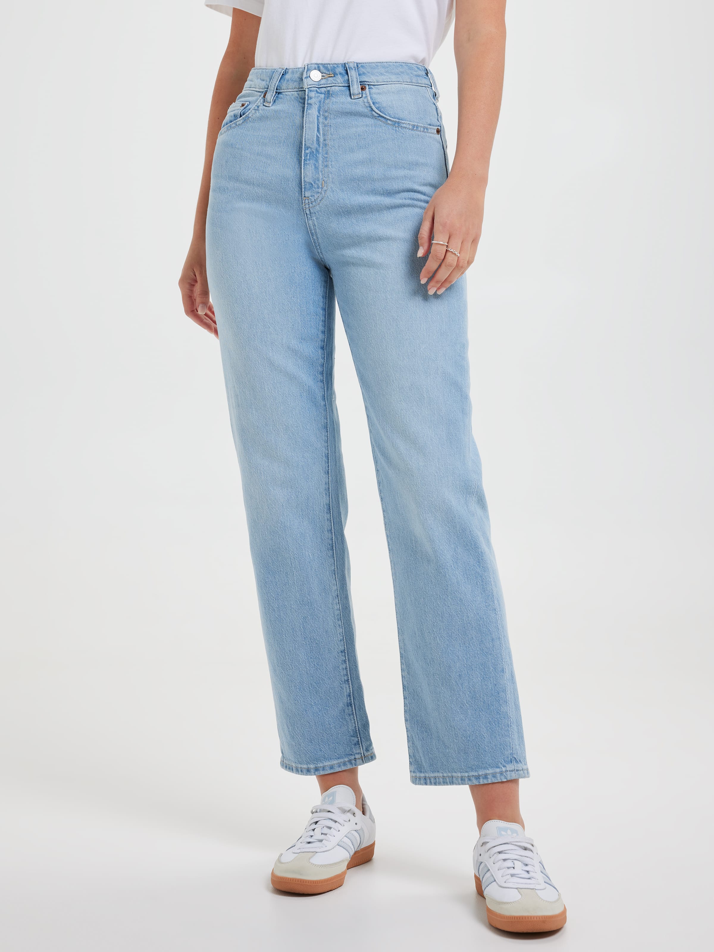Hi Straight Jean In Faded Blue