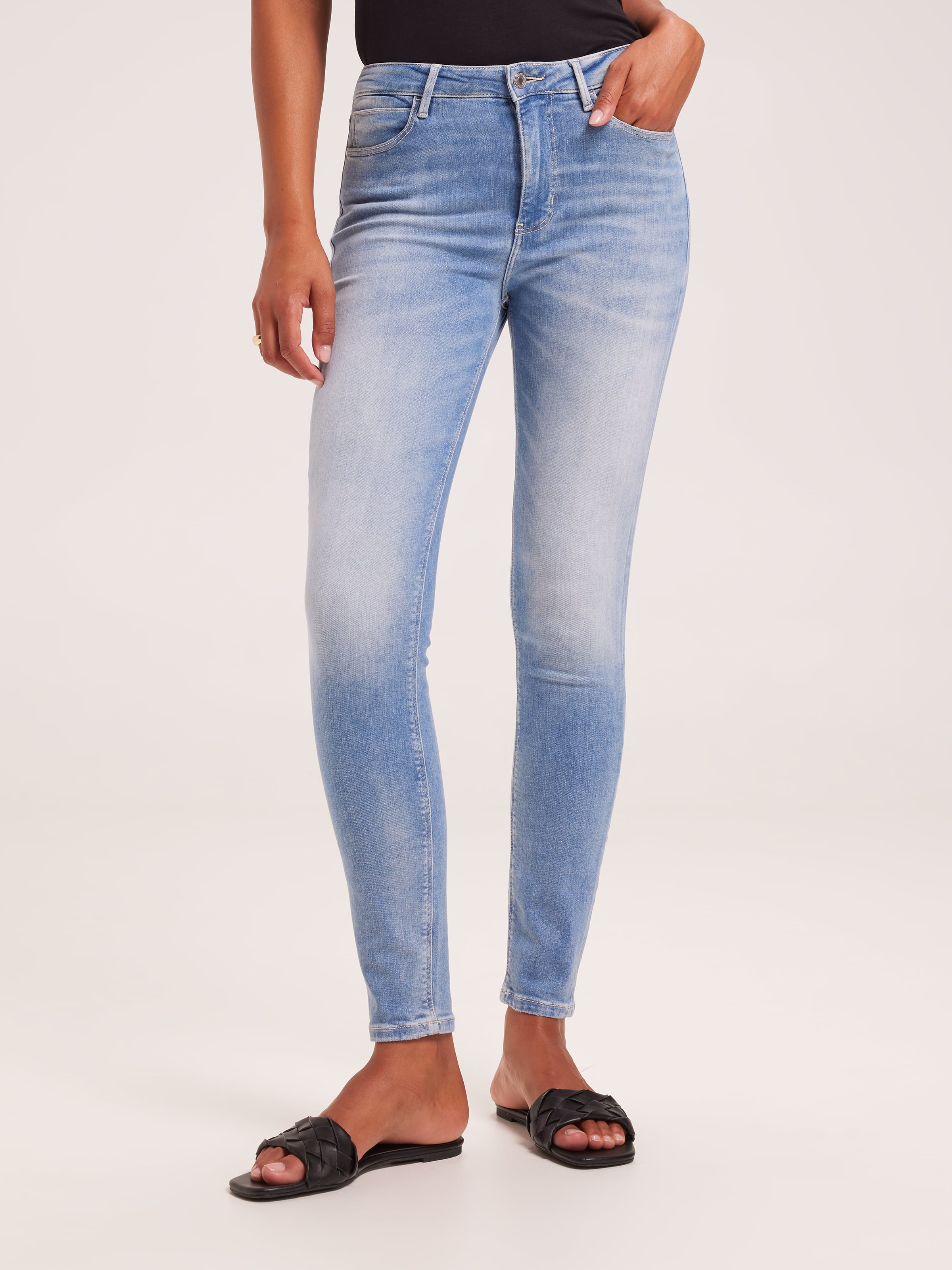 1981 High Rise Skinny Jean In Carrie Light