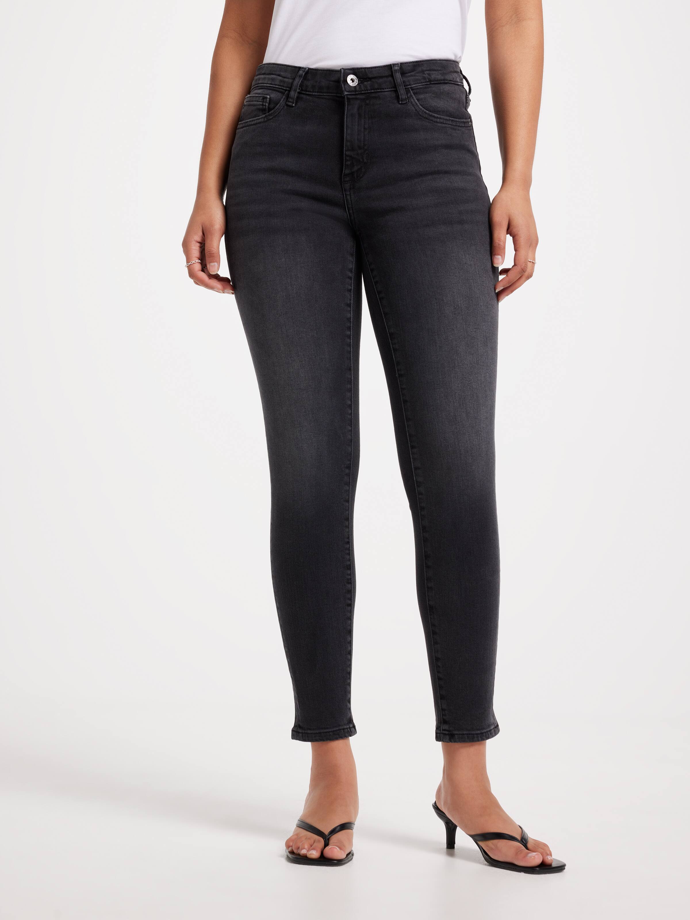 Jayden Mid Rise Skinny In Washed Black