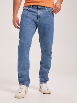 Authentic Straight Jean In Denim Medium