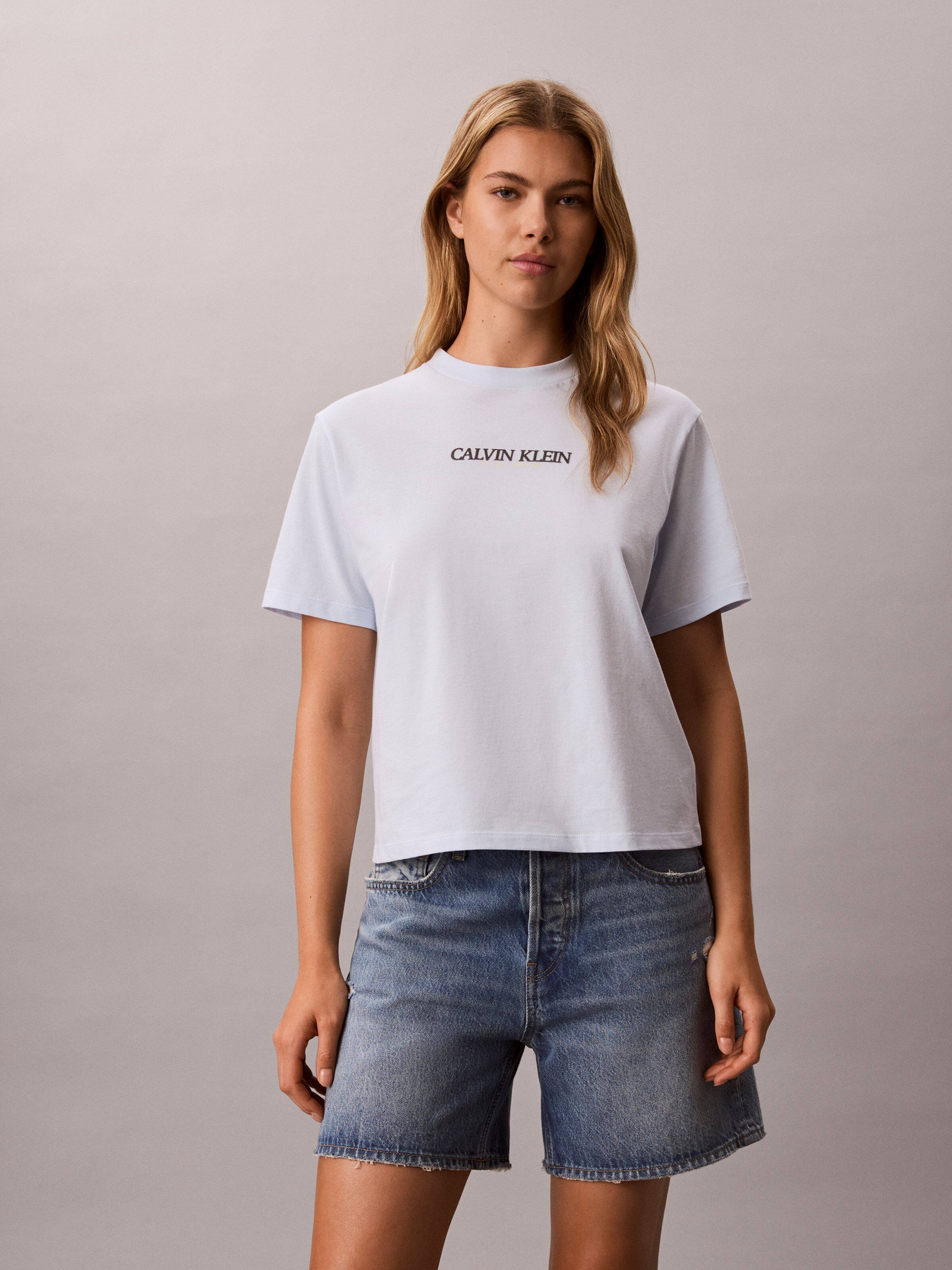 Short Sleeve Boxy Logo Graphic Tee In Blue Dream