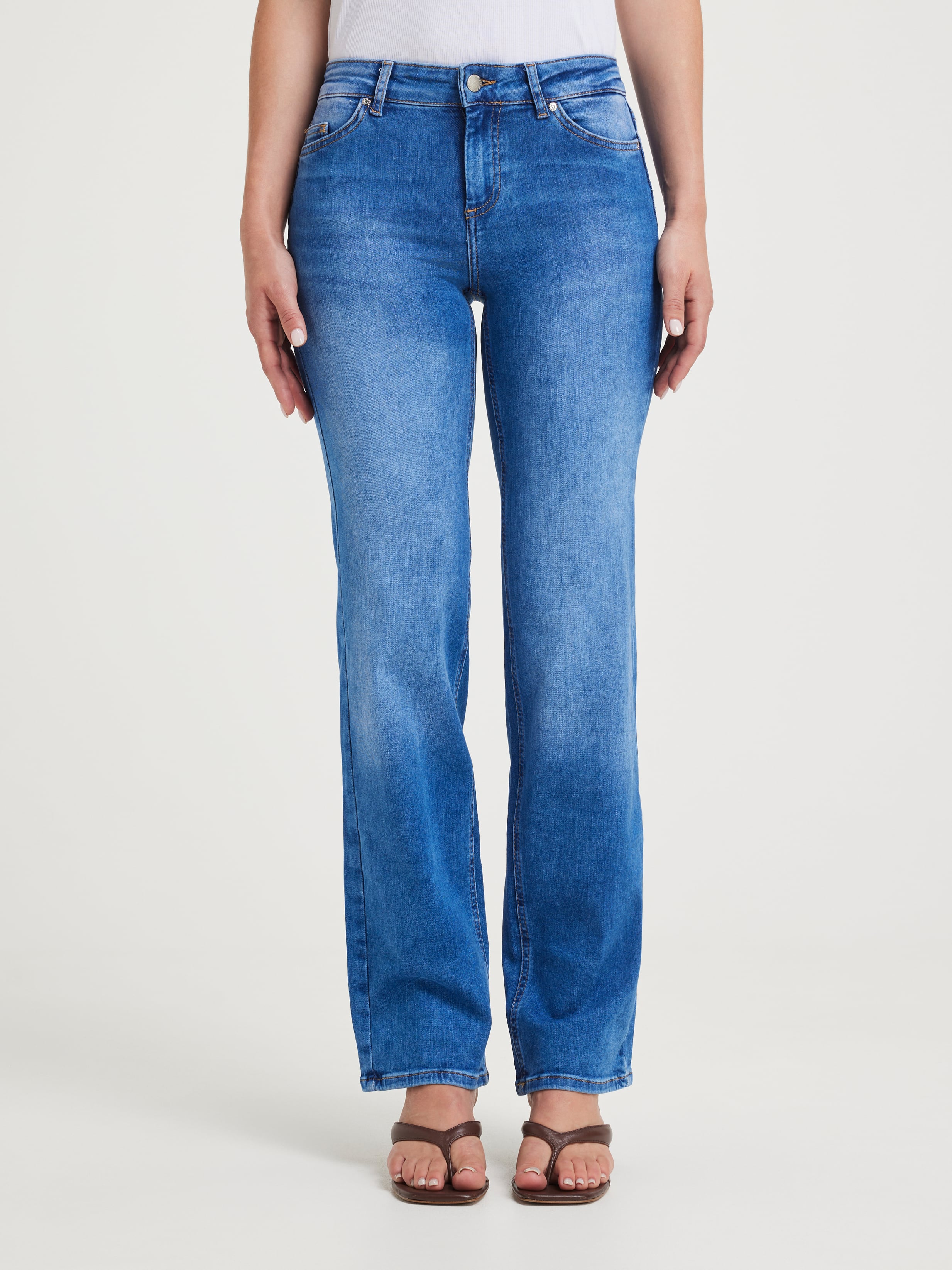 Blush Mid Straight Jean In Med Denim