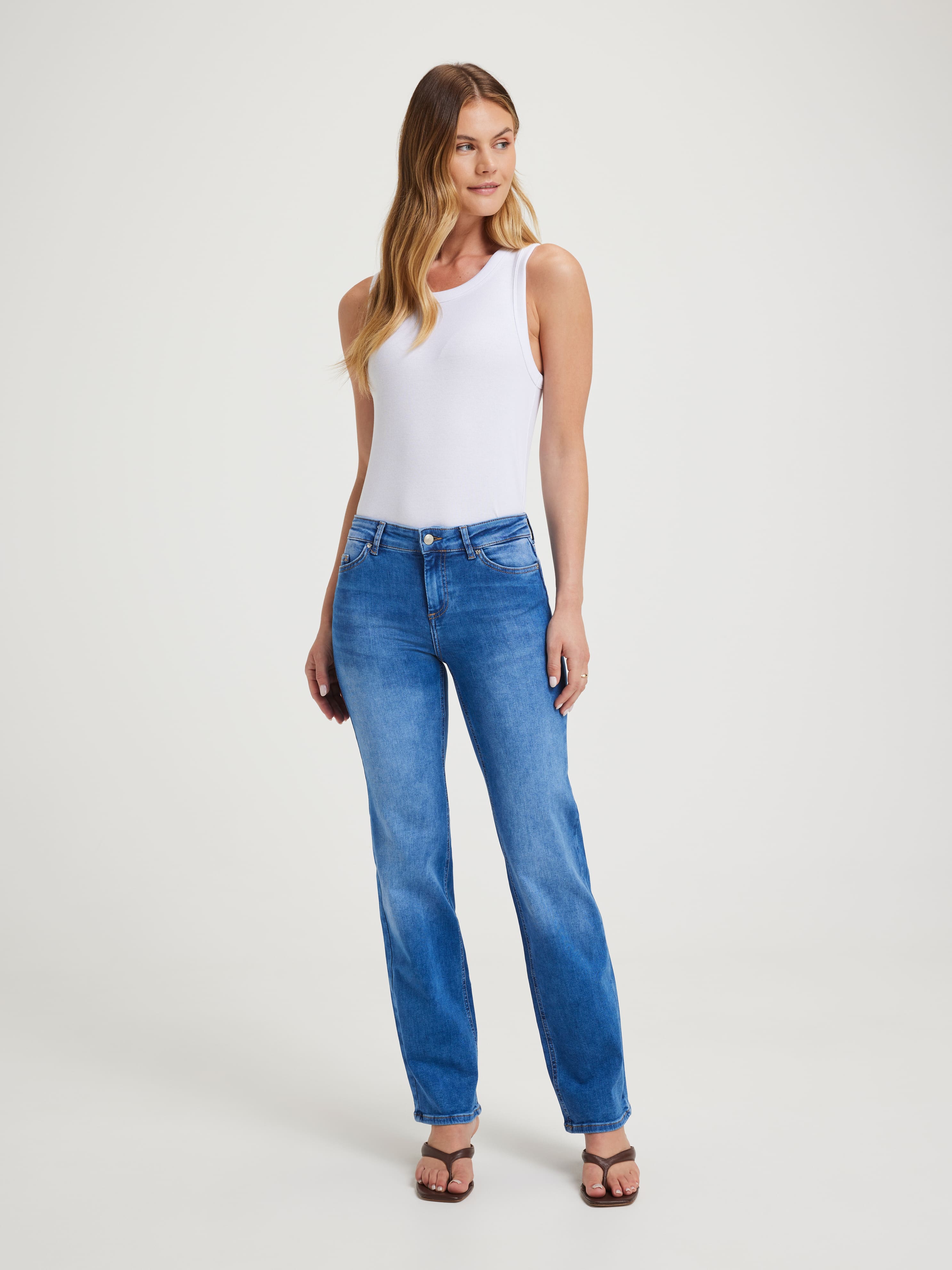 Blush Mid Straight Jean In Med Denim