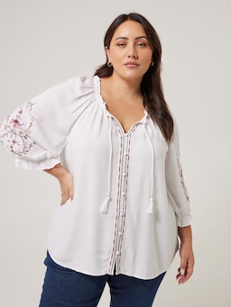 Curve Nora Embroidery Blouse