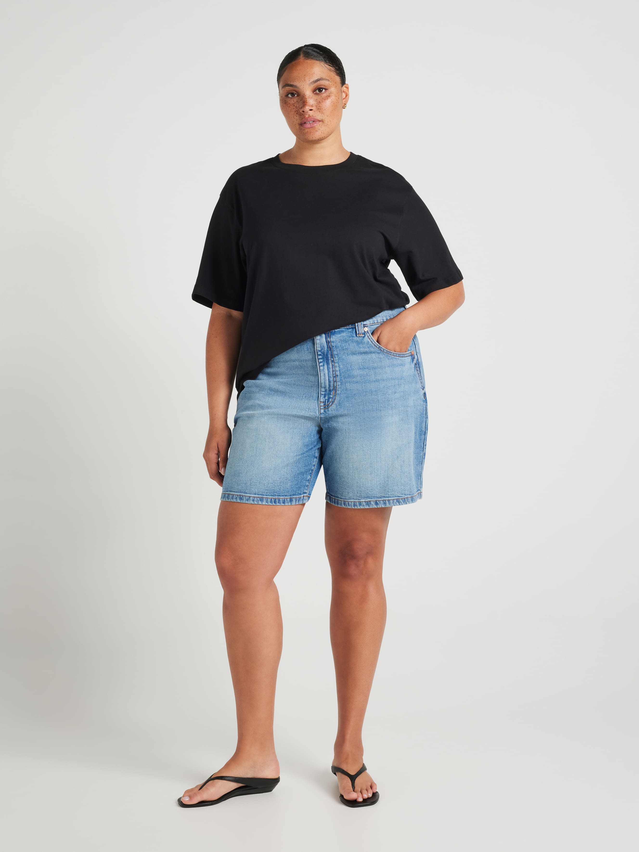 Curve Signature Tee
