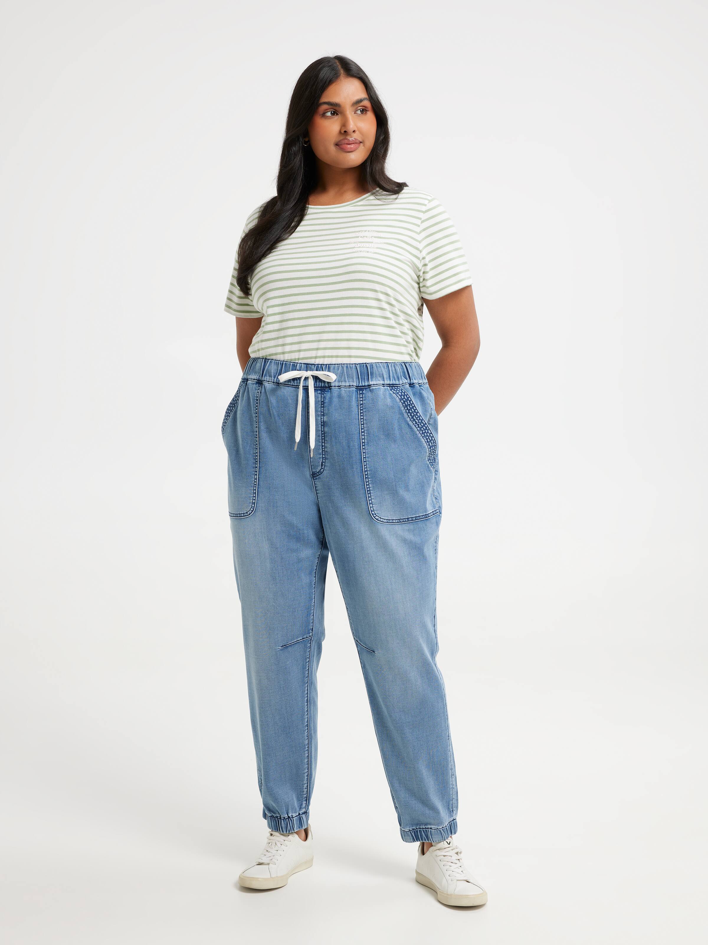 Curve Tara Text Tee