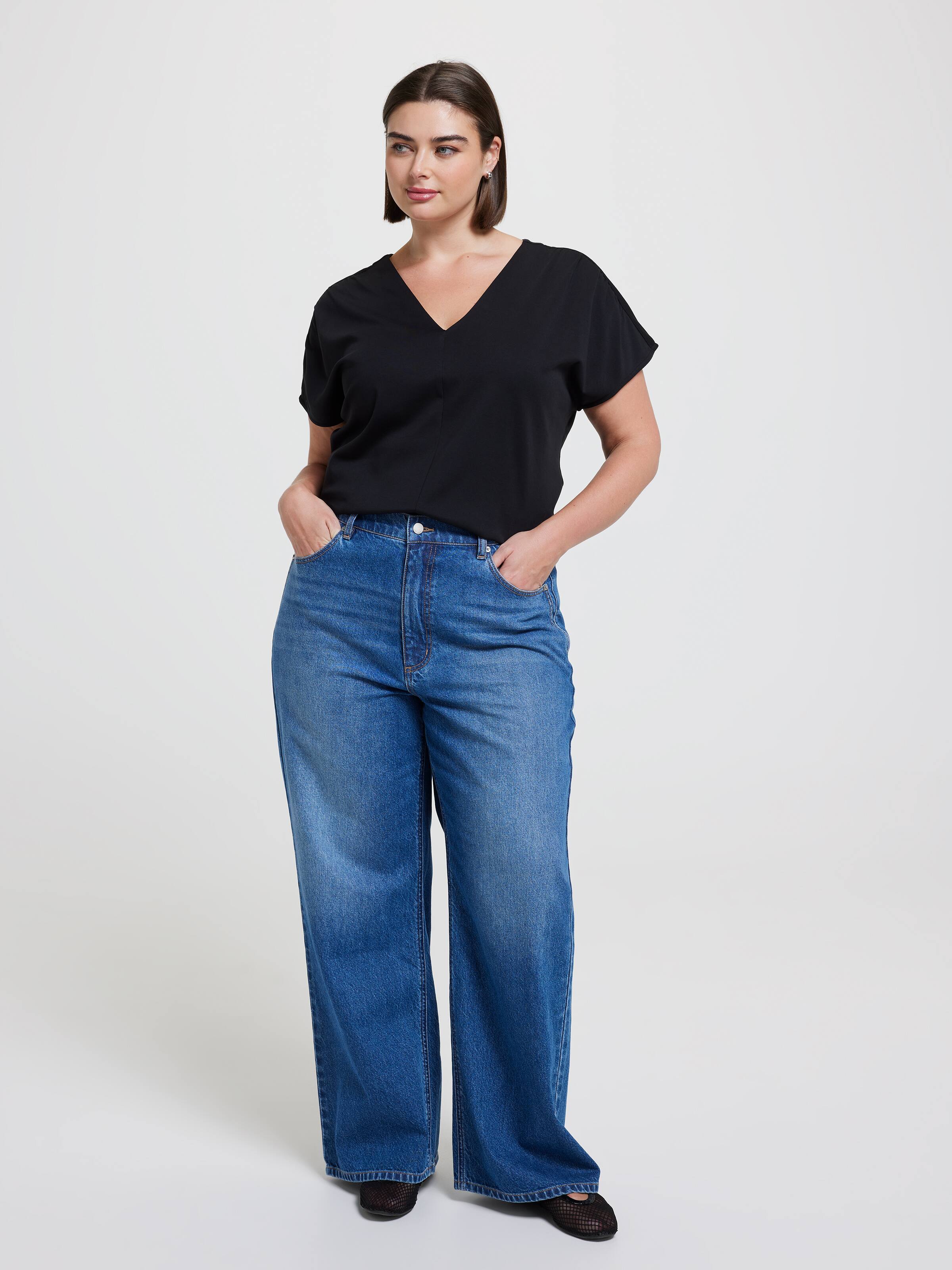 Curve Iris V-Neck Gathered Top