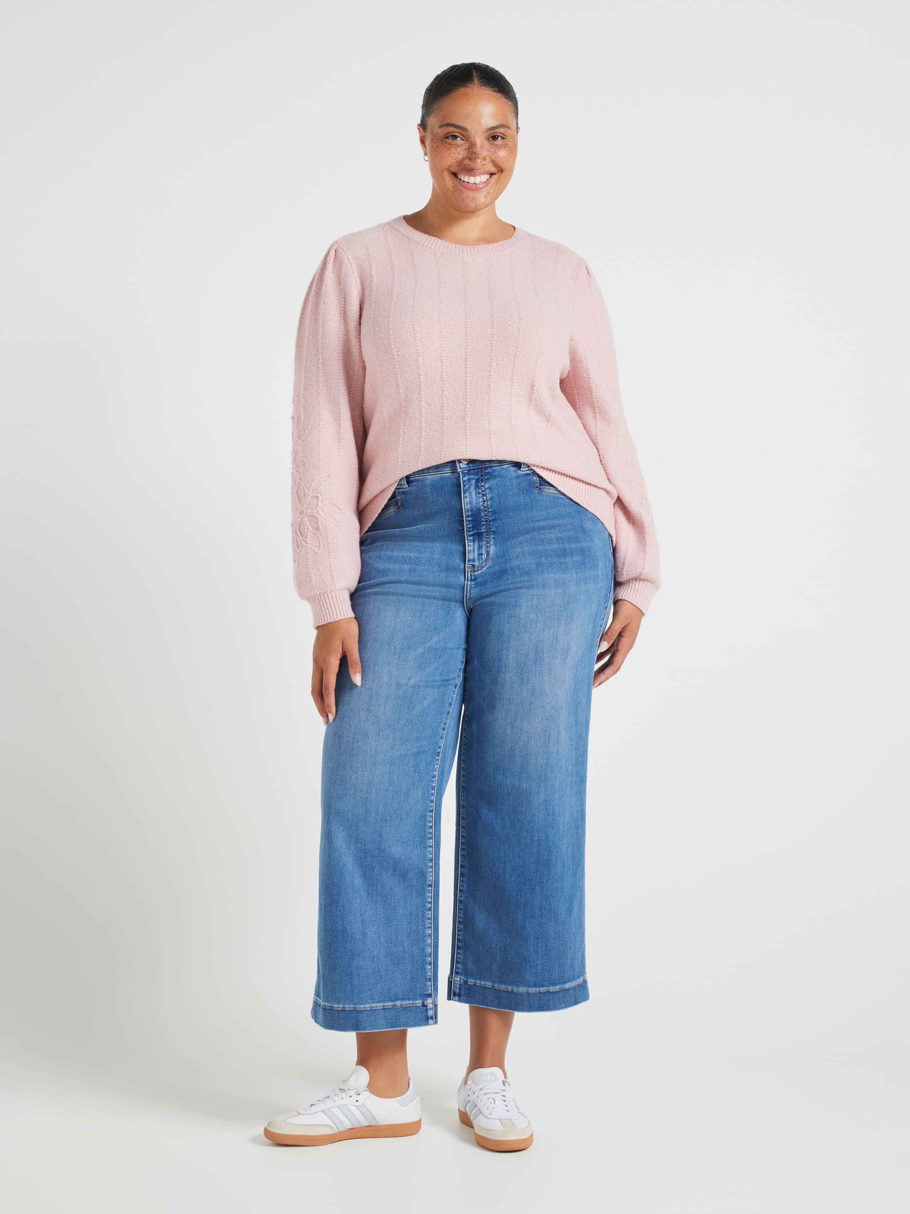 Curve Jenny Embroidery Pullover