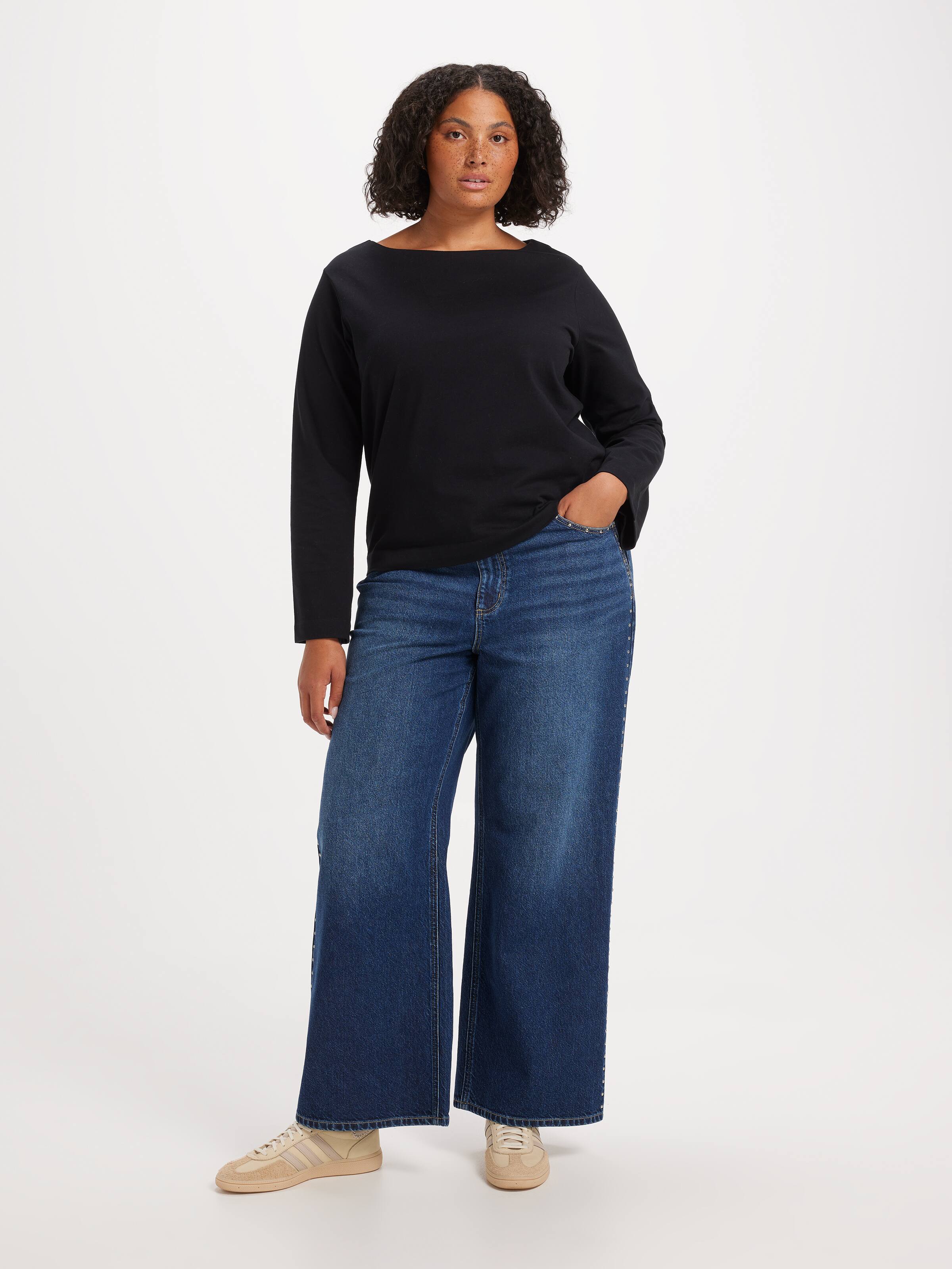 Curve Signature Boat Neck Long Sleeve Tee