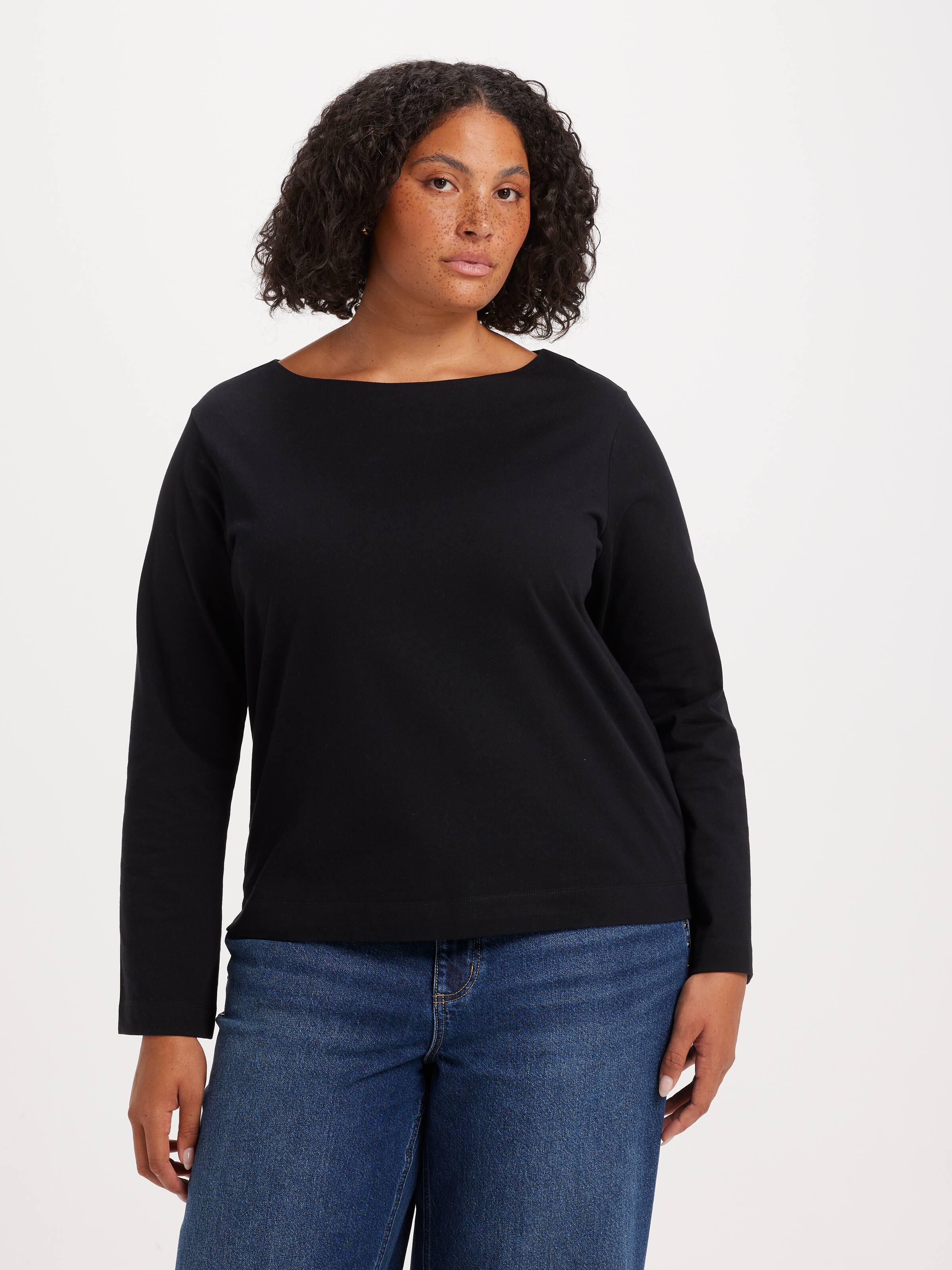 Curve Signature Boat Neck Long Sleeve Tee