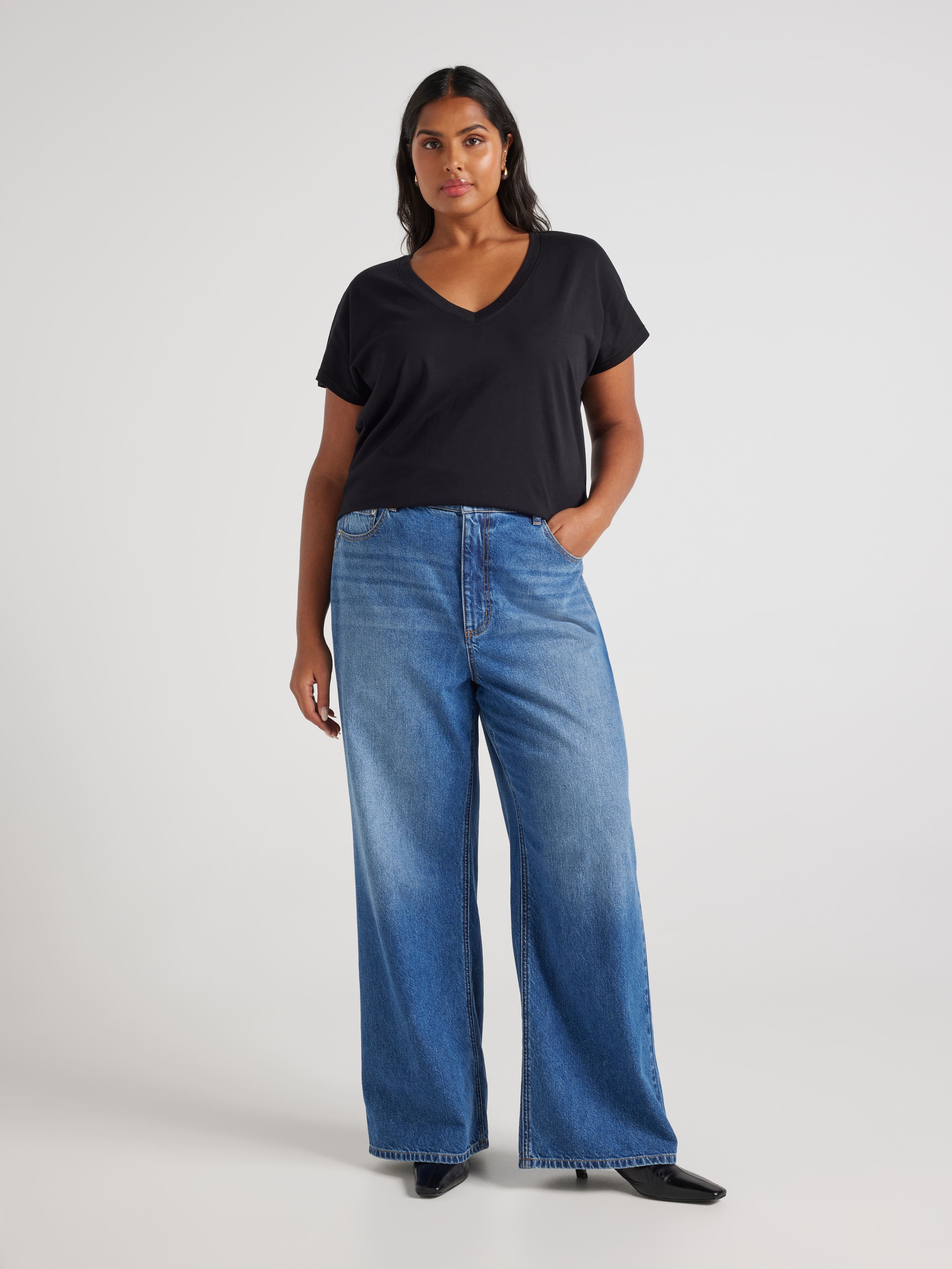 Curve Signature V-Neck Tee