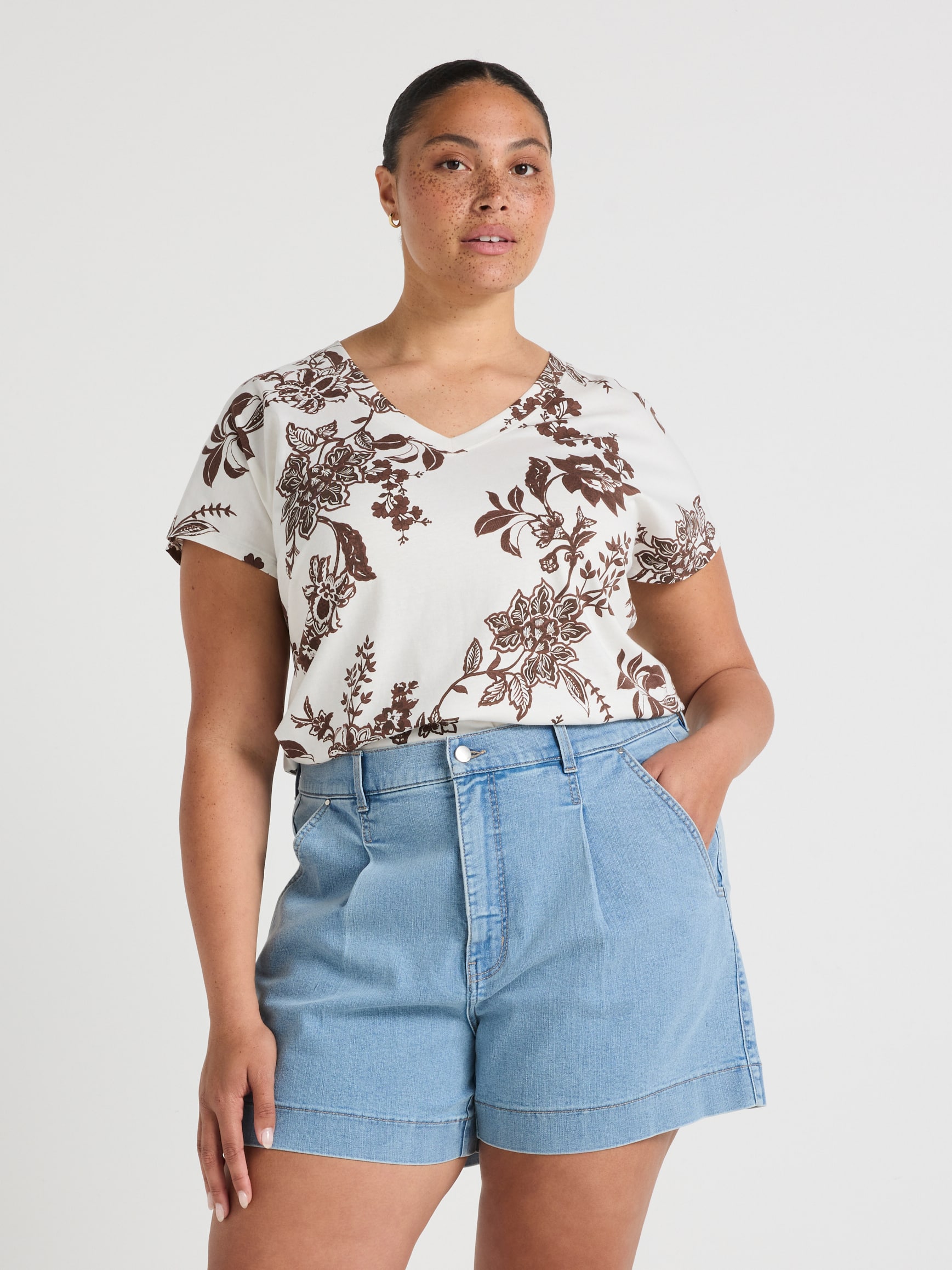 Curve Signature V-Neck Tee