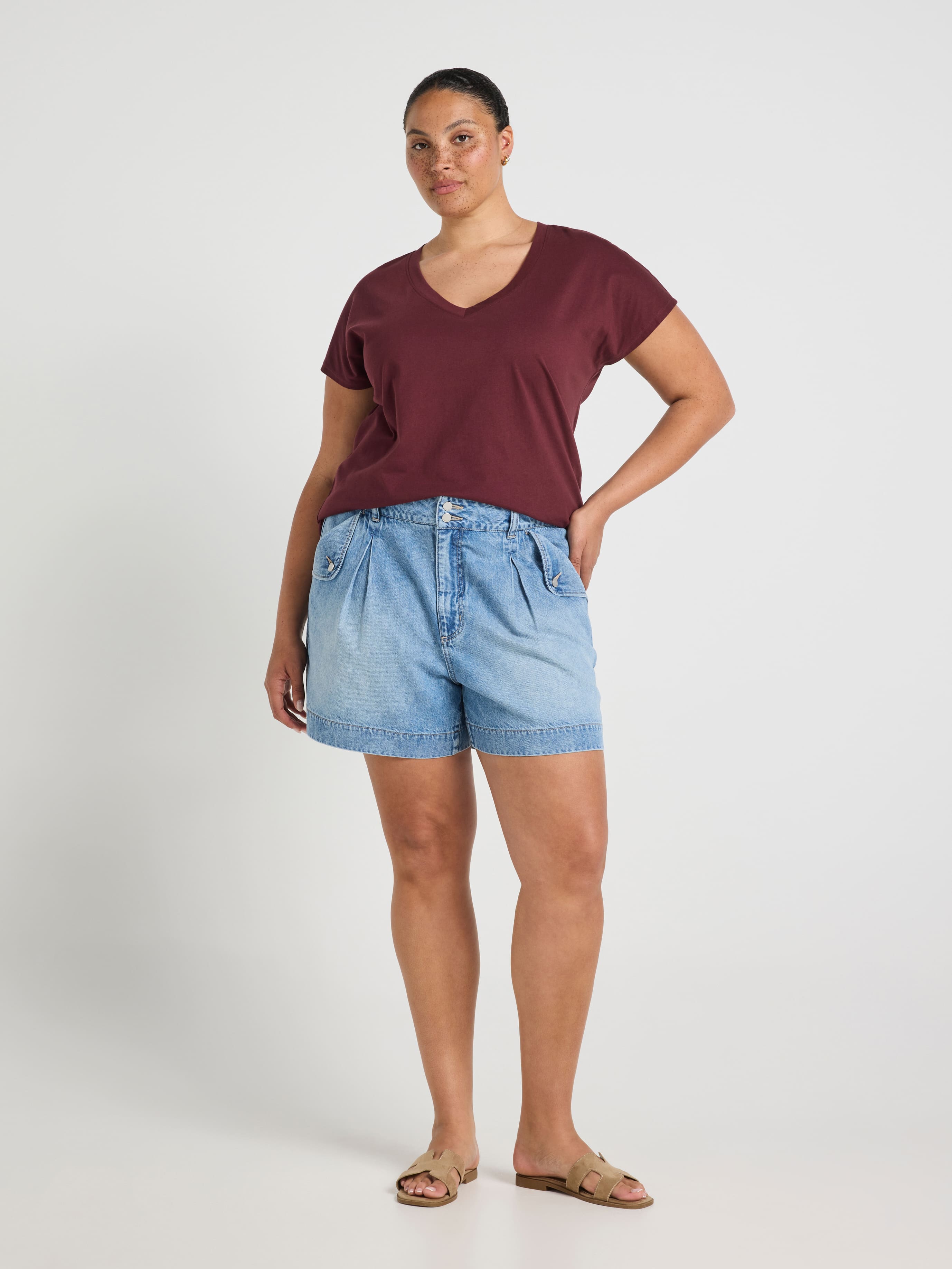 Curve Signature V-Neck Tee