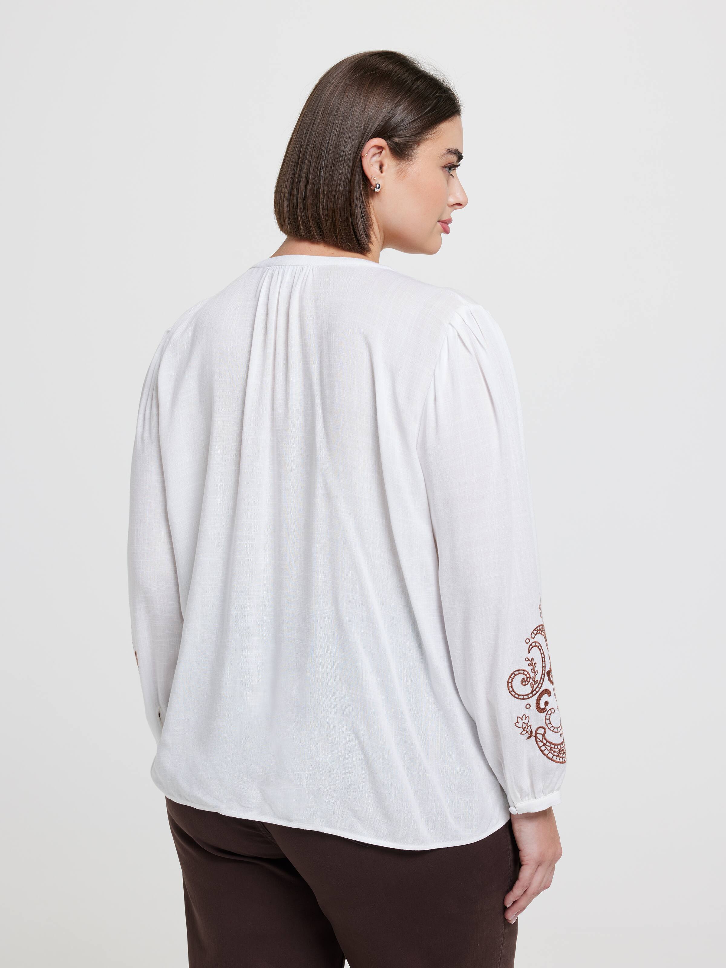 Curve Serina Embroidered Blouse