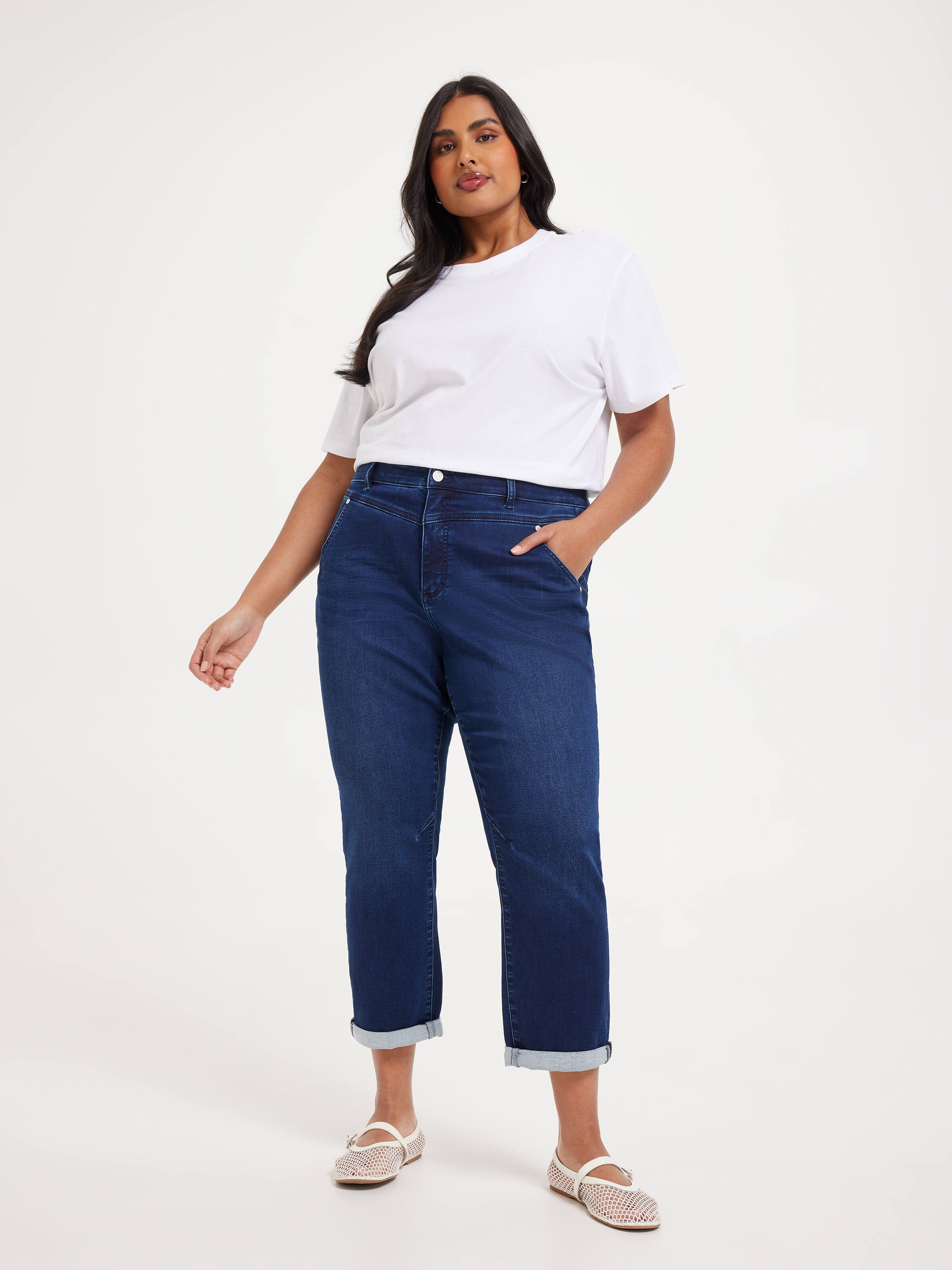 Curve Amaze Mid Rise Yoke Front Boyfriend Jean
