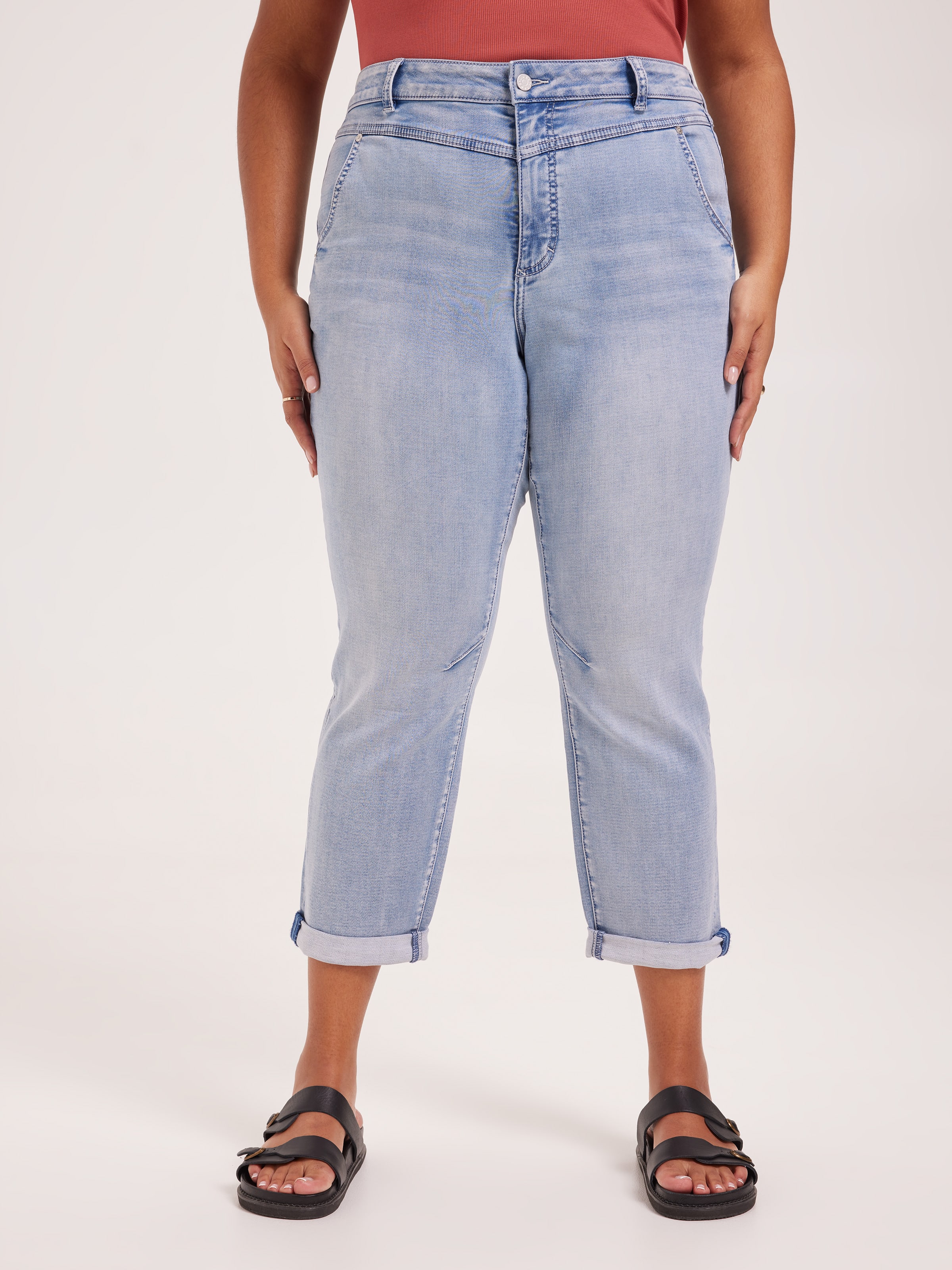 Curve Amaze Mid Rise Yoke Front Boyfriend Jean