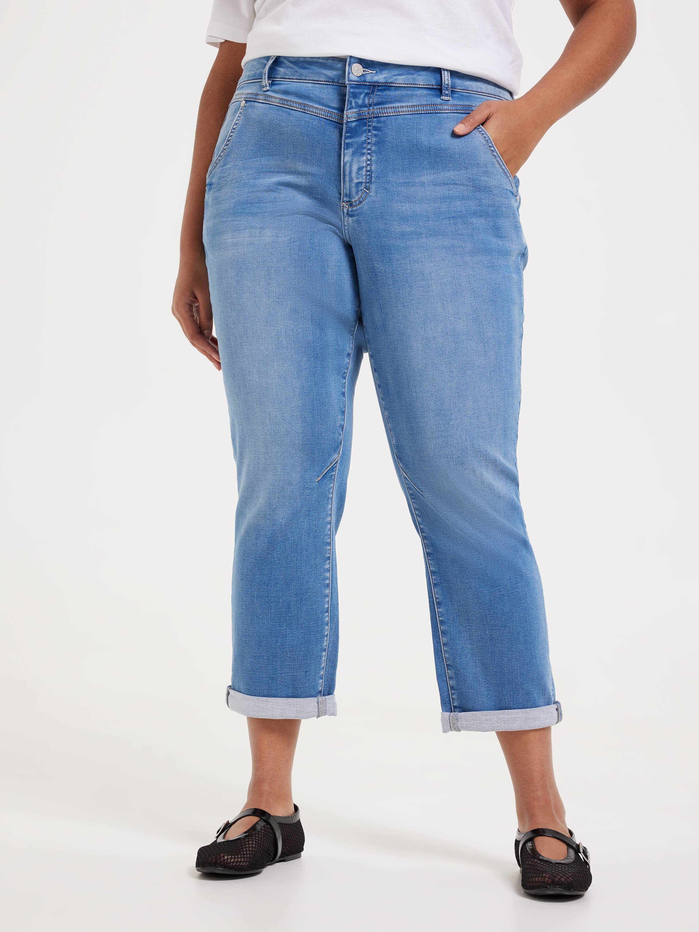 Curve Amaze Mid Rise Yoke Front Boyfriend Jean