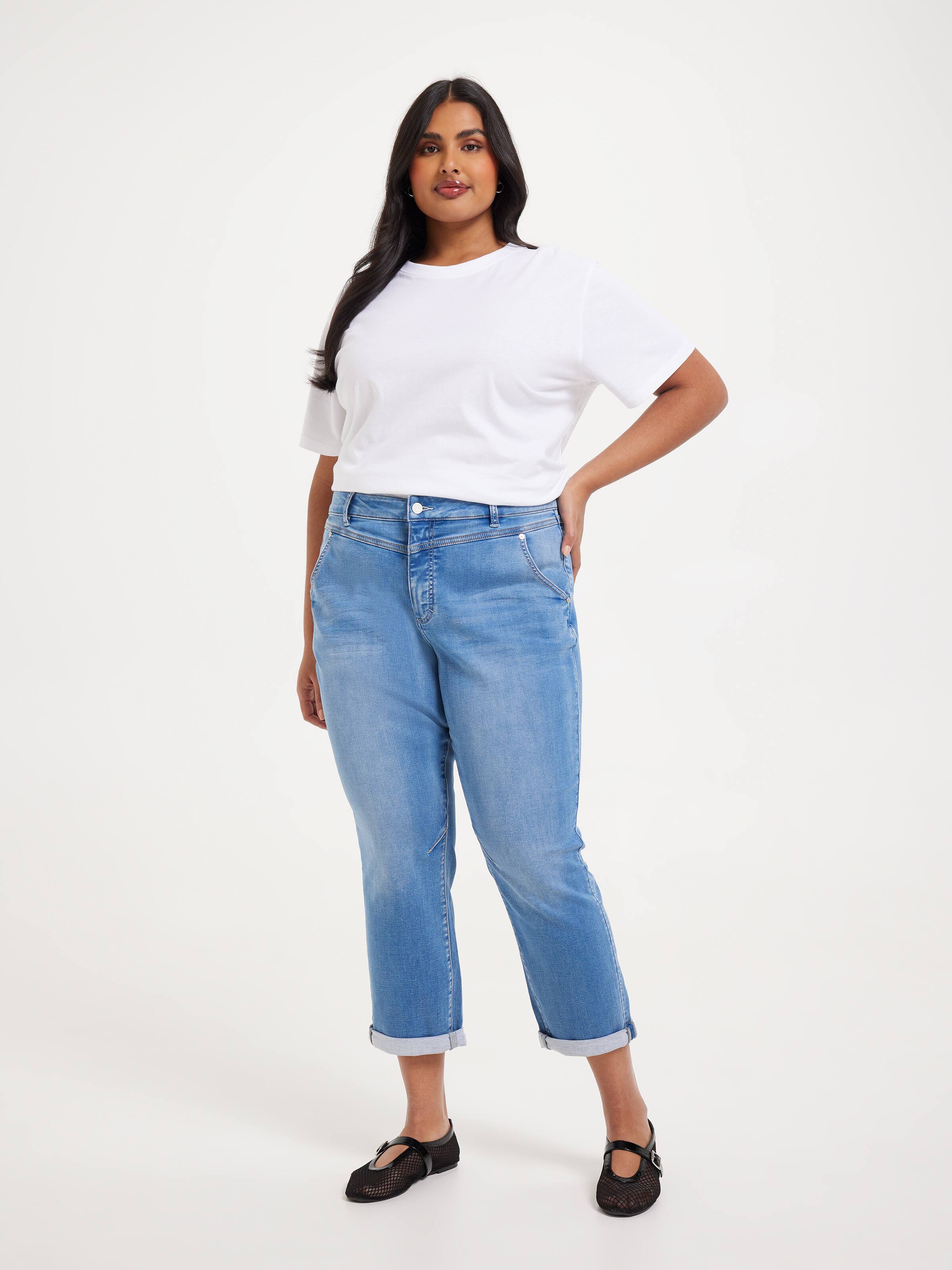Curve Amaze Mid Rise Yoke Front Boyfriend Jean