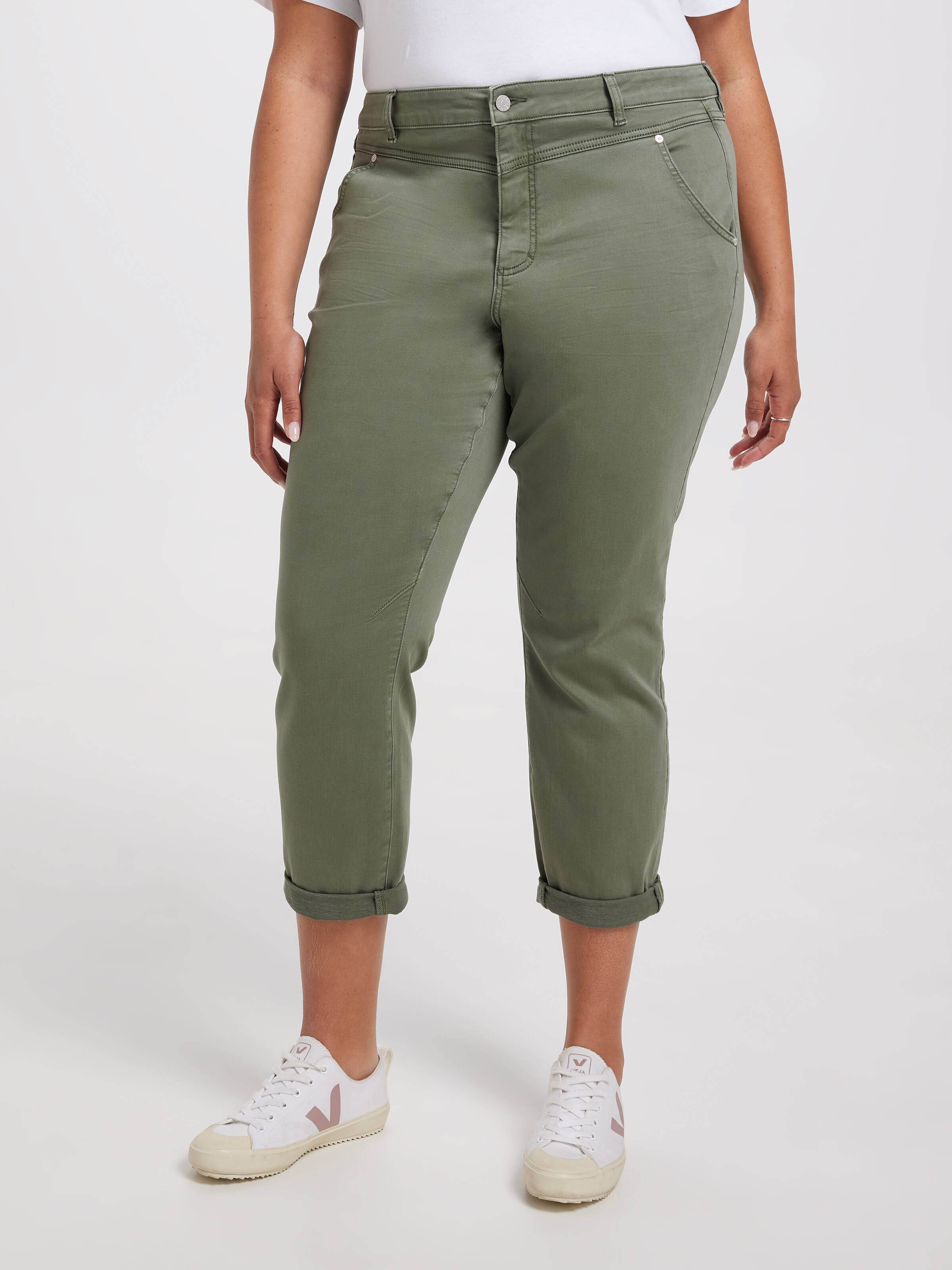 Curve Amaze Mid Rise Yoke Front Boyfriend Jean